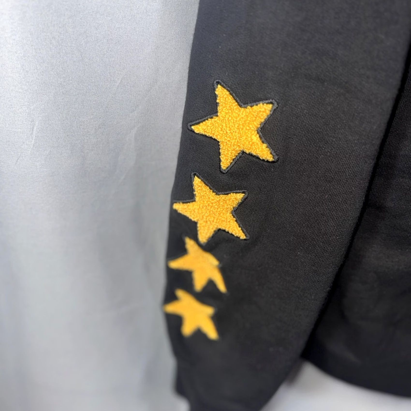 Vintage VINTAGE Staple Hoodie Mens L Black Chenille Patch Applique Stars Pullover Sweatshirt Size US L / EU 52-54 / 3 - 4 Thumbnail