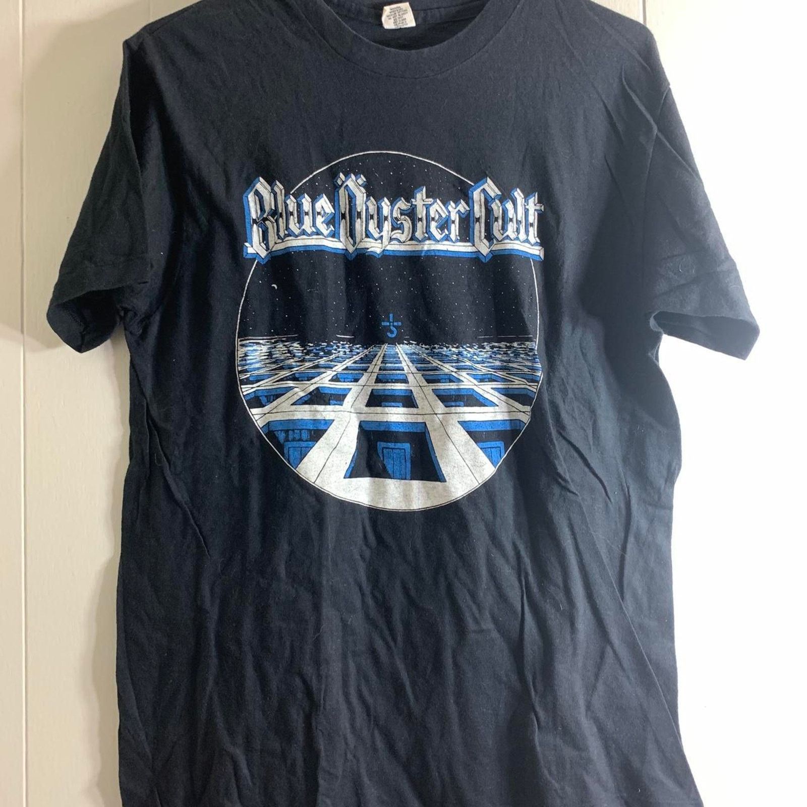 Hanes 1981 BLUE OYSTER CULT Fire Of Unknown Origin tee shirt LARGE Size US L / EU 52-54 / 3 - 3 Thumbnail