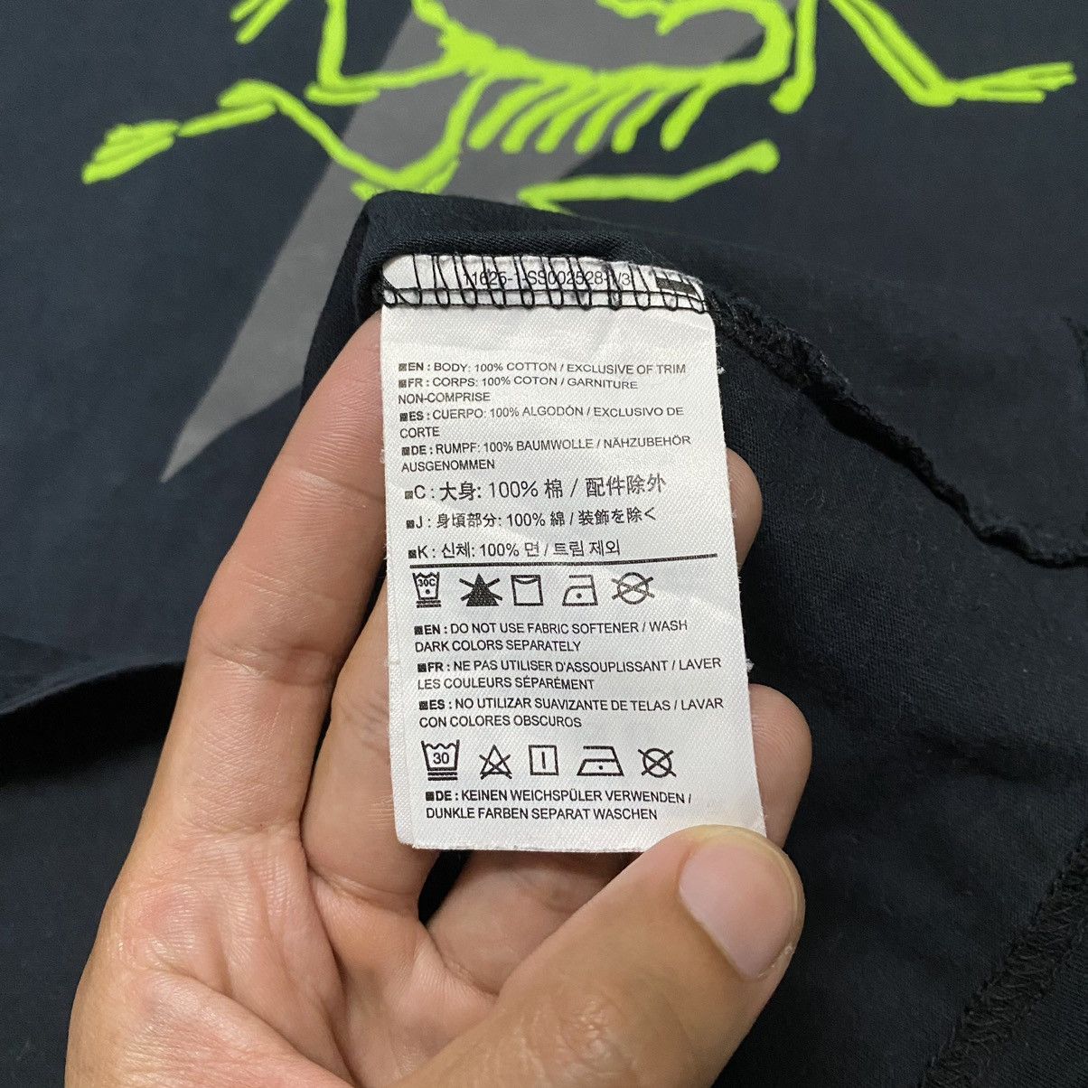Arc'teryx × Vintage Arc’teryx Neon Big Logo Outdoor T Shirt Size US M / EU 48-50 / 2 - 9 Thumbnail