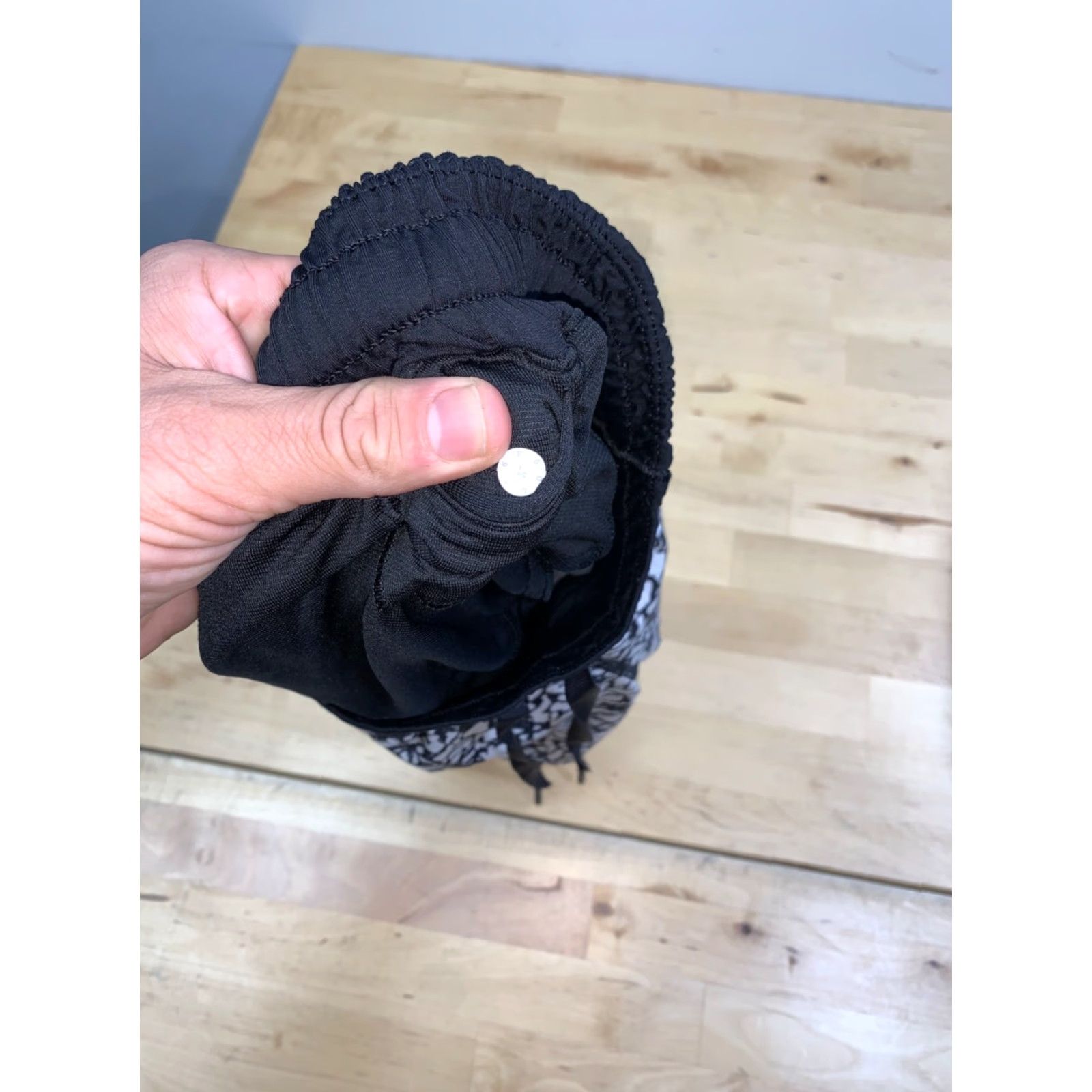 Lululemon Lululemon Shorts Women 4 Inseam 4" Black Activewear Athletic Run Gym & Training 4" Inseam Size 27" / US 4 / IT 40 - 2 Thumbnail