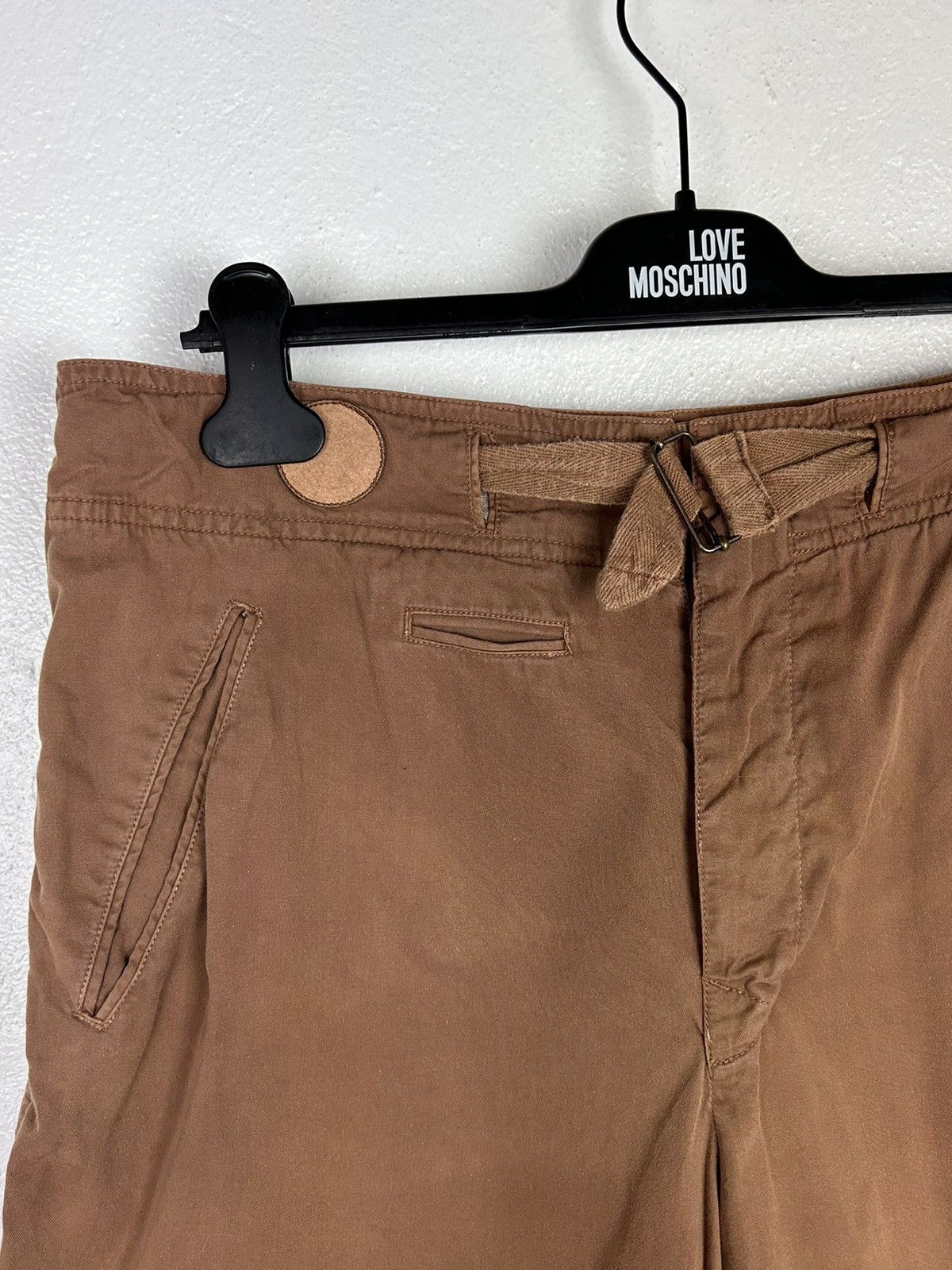 Moschino 90s Vintage Love Moschino Peace Against War Shorts Brown Size US 34 / EU 50 - 2 Thumbnail