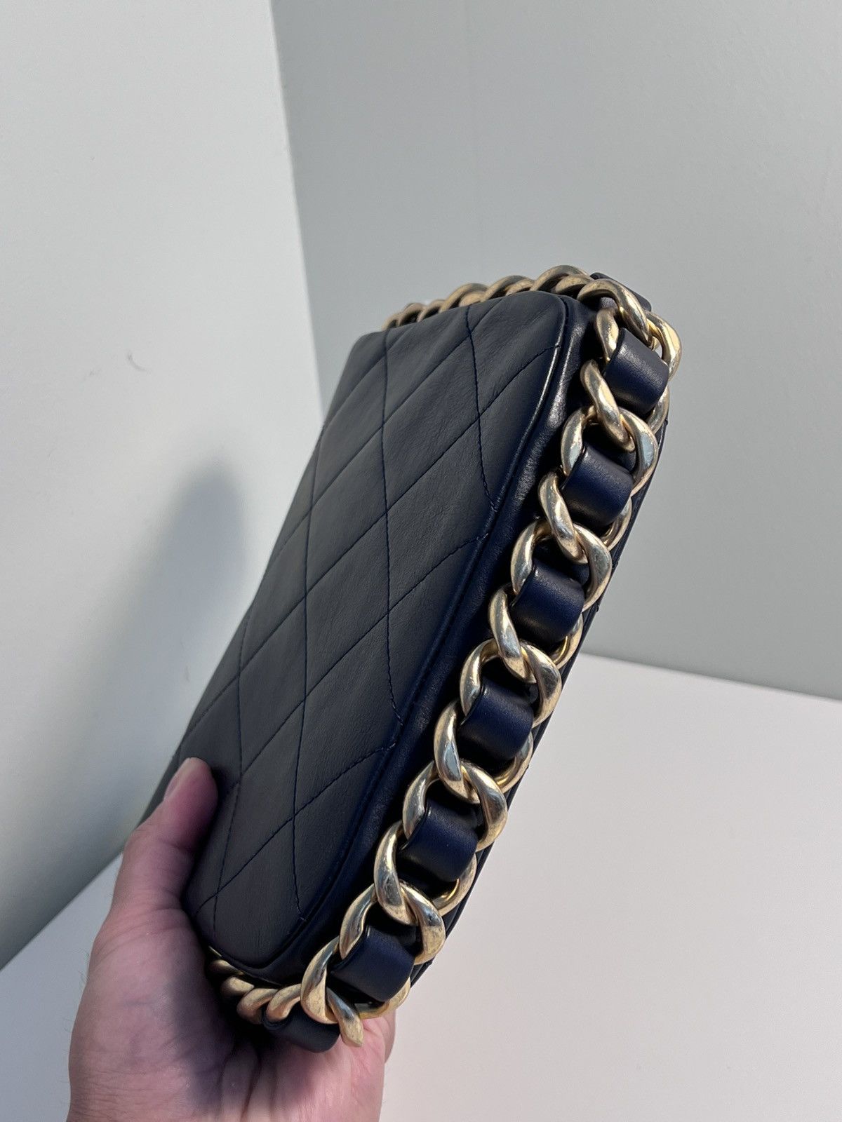 Chanel Chanel Chain Crossbody Bag Dark Navy Size ONE SIZE - 10 Thumbnail