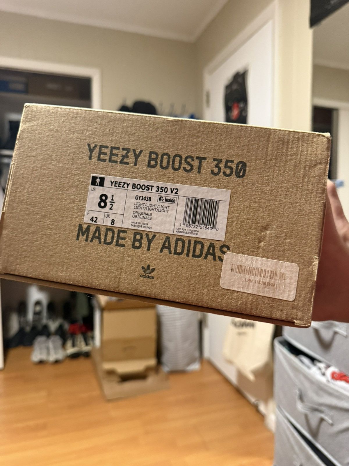 Yeezy adidas yeezy boost 350 v2 light Size US 8.5 / EU 41-42 - 7 Thumbnail