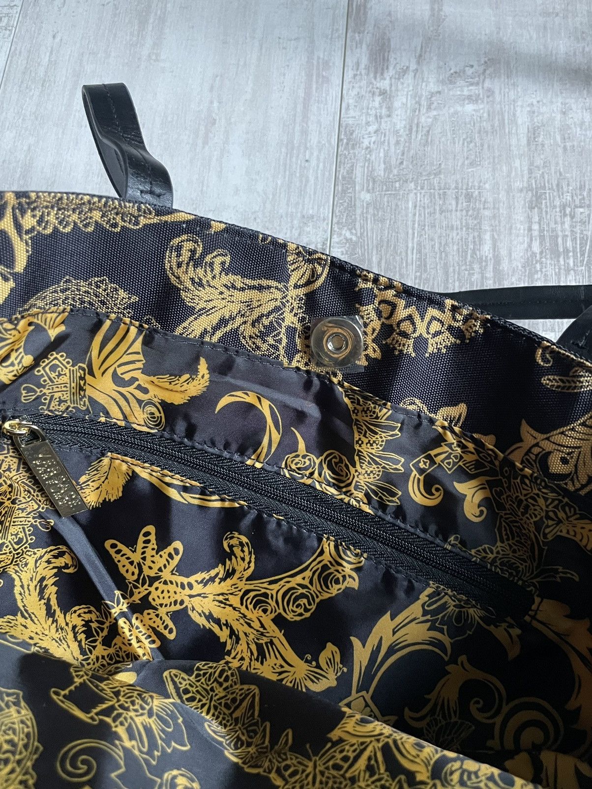 Versace Versace Parfums Weekender Tote Bag Black/Gold RARE Size ONE SIZE - 7 Thumbnail