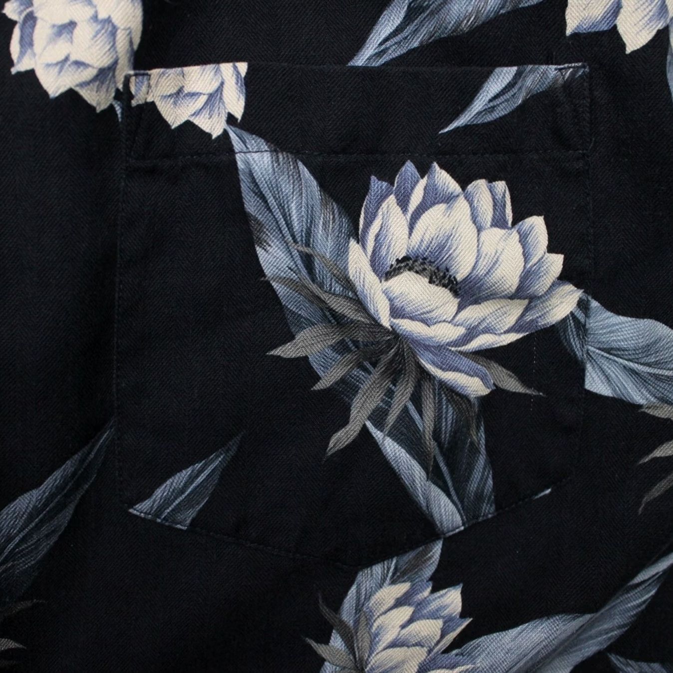Vintage Jamaica Jaxx Silk Button-Up Floral Camp Shirt Men 2XL Blue S/S Collared Casual/Party/Cocktail All Seasons Shirt Mens 2XL Blue Floral Silk Button-Up Size US XXL / EU 58 / 5 - 7 Thumbnail