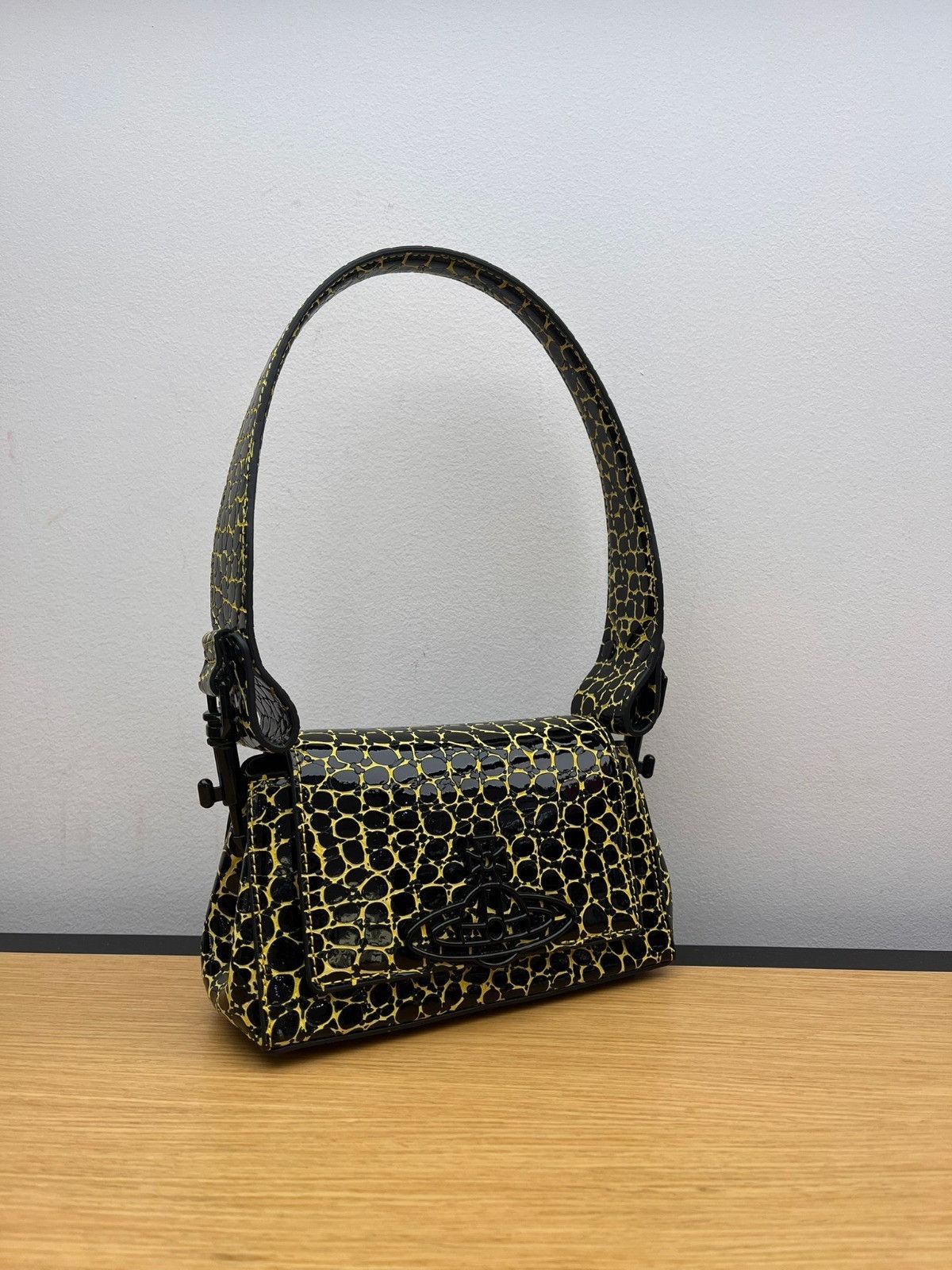 Vivienne Westwood o1f1d3z0625 Size: OS / Hazel Small Hand Bag in Black/Gold Size ONE SIZE - 1 Preview