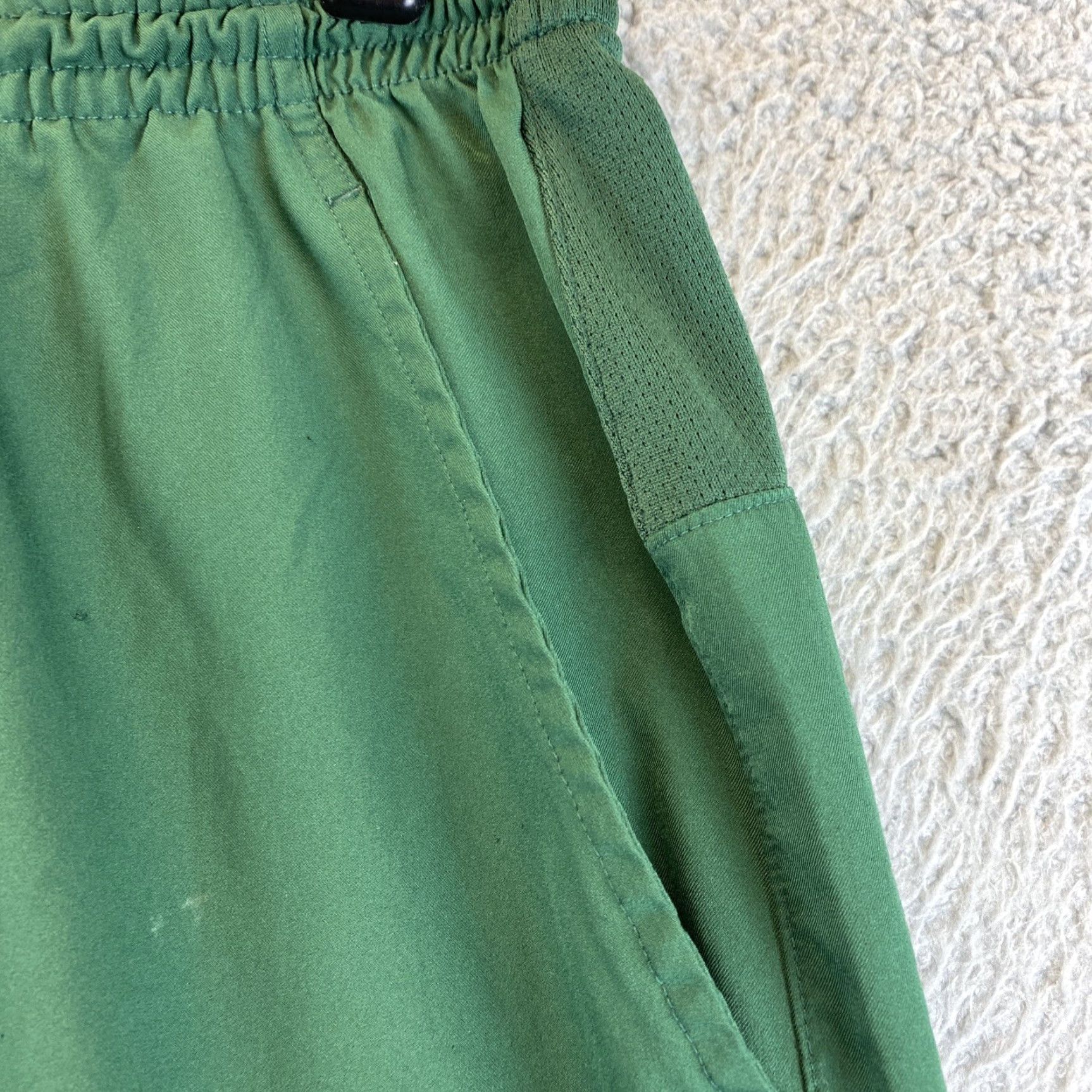 Nike Nike Shorts Mens Extra Large Green Dri Fit Drawstring Sports 44-51 Size US 36 / EU 52 - 4 Thumbnail