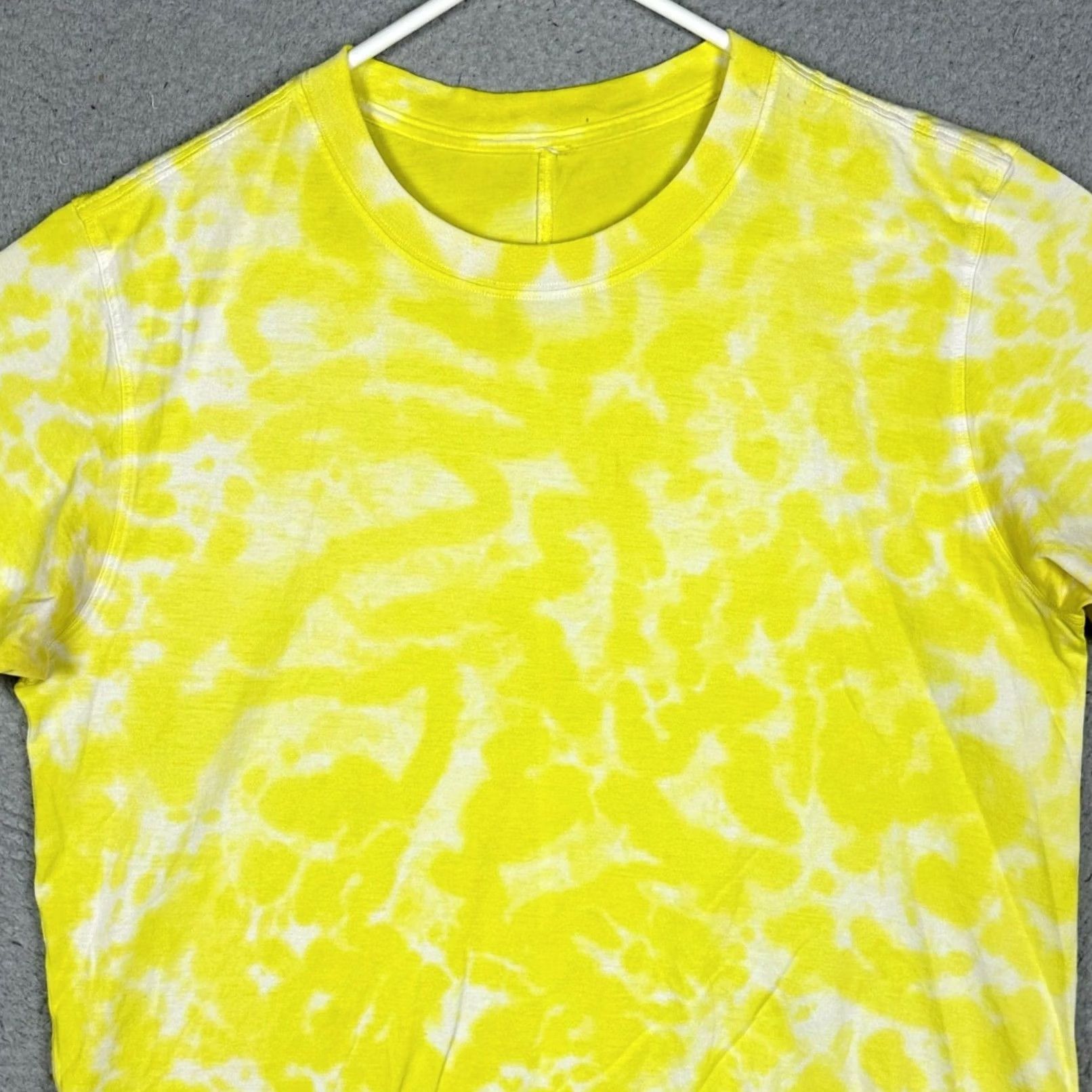 Lululemon Lululemon T-Shirt Womens 1X 16-18 Yellow Tie Dye Short Sleeve Tee Crewneck Logo Batik Back Seam Reflective Size XL / US 12-14 / IT 48-50 - 2 Thumbnail