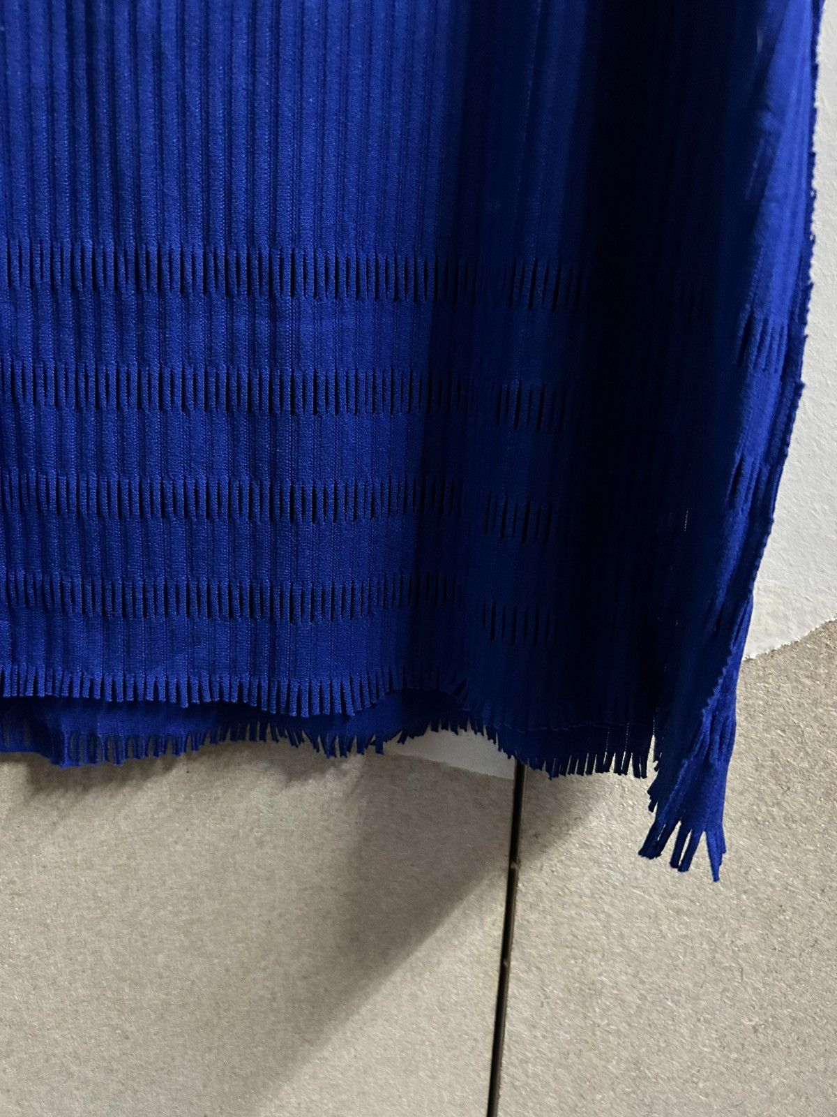 Pleats Please Issey Miyake S/S2020 A-POC Cobalt Blue Sleeveless Top Size M / US 6-8 / IT 42-44 - 16 Thumbnail