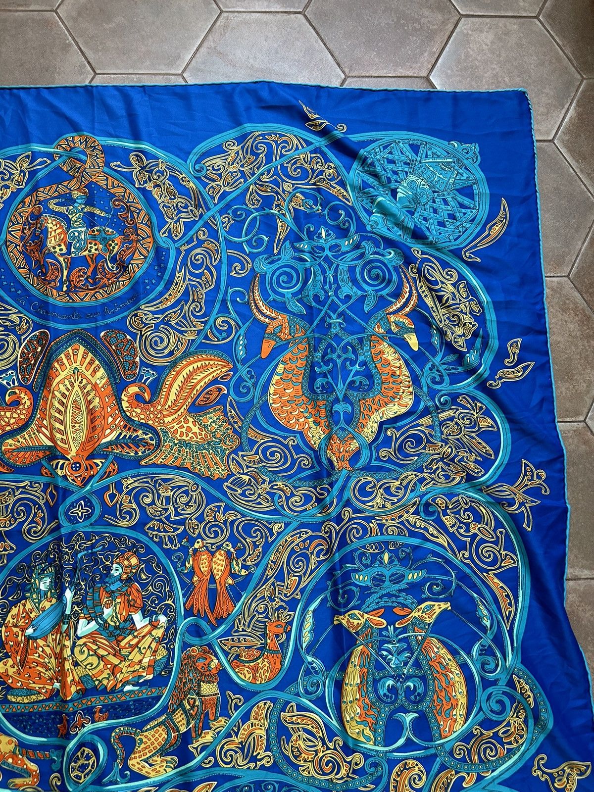 Hermes VINTAGE AUTHENTIC 100% SILK LA CHARMANTE AUX ANIMAUX SCARF Size ONE SIZE - 6 Thumbnail