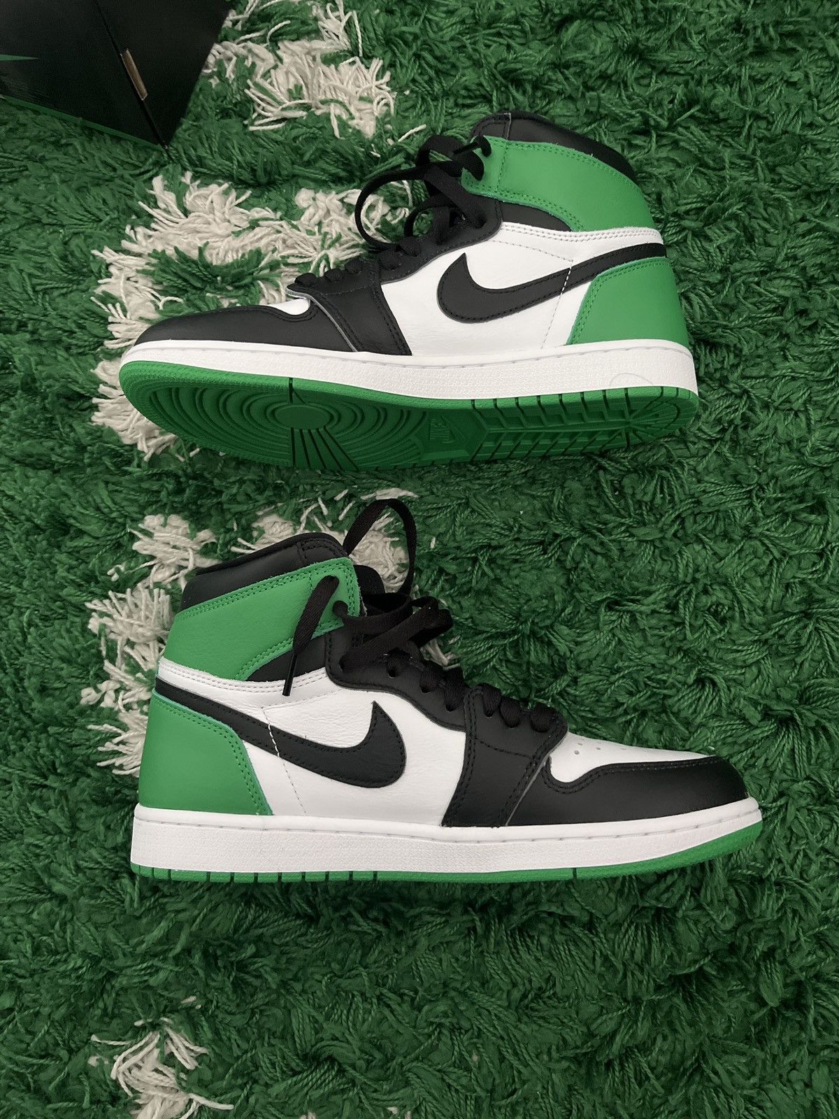 Jordan Brand Jordan 1 Pine green Size US 8.5 / EU 41-42 - 2 Thumbnail
