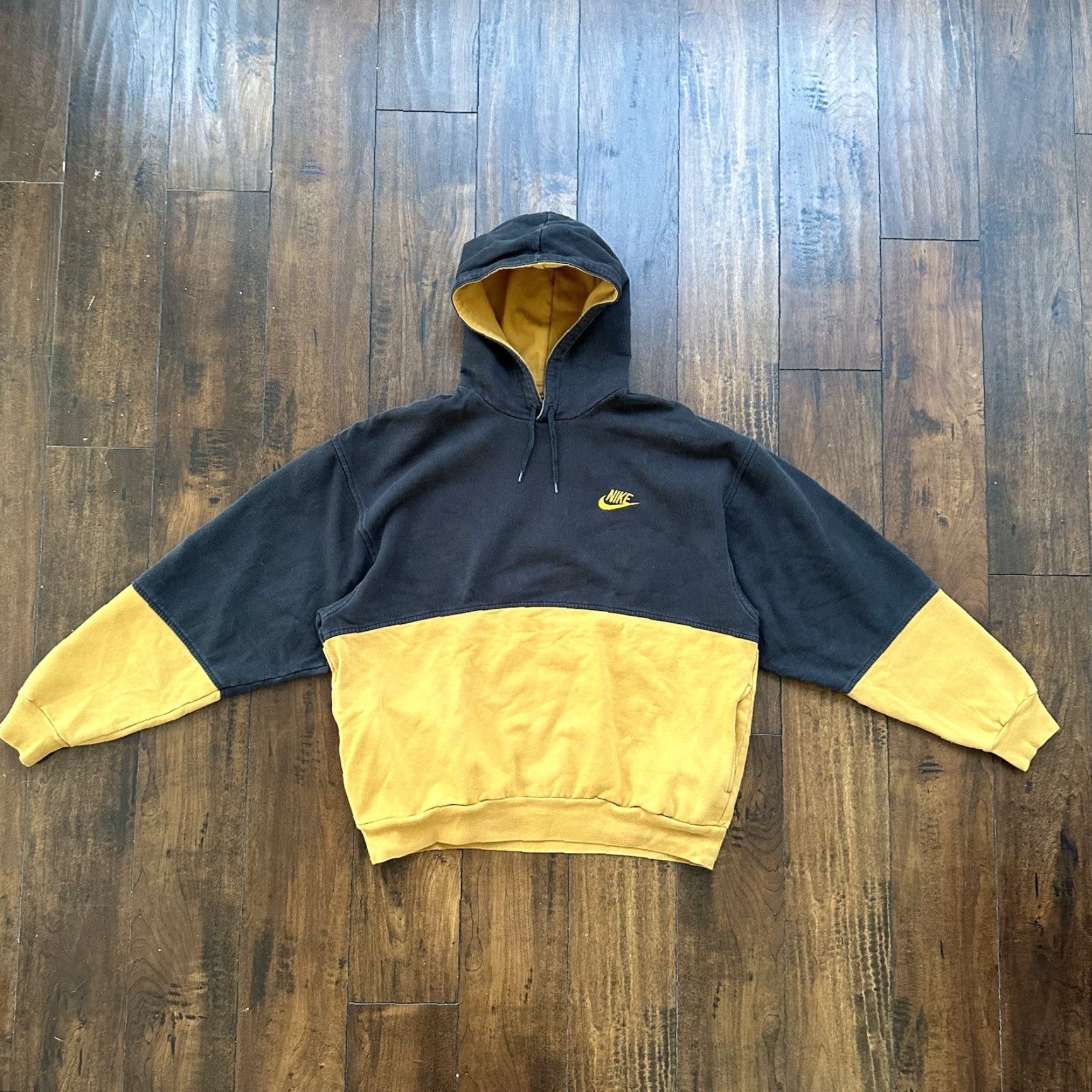 Nike VINTAGE Nike Sweatshirt Pullover Men Large Black Solid Graphic 80s 90s Size US L / EU 52-54 / 3 - 2 Thumbnail