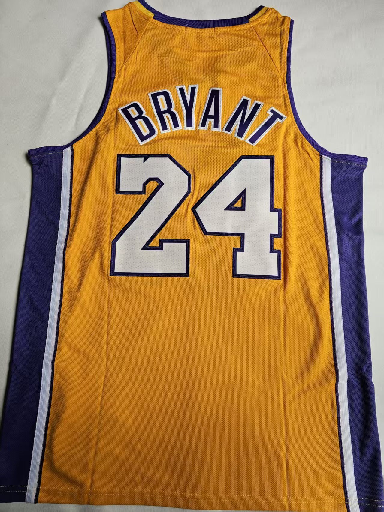 NBA Los Angeles Lakers 24 Kobe Bryant Jersey Yellow Size US XL / EU 56 / 4 - 1 Thumbnail