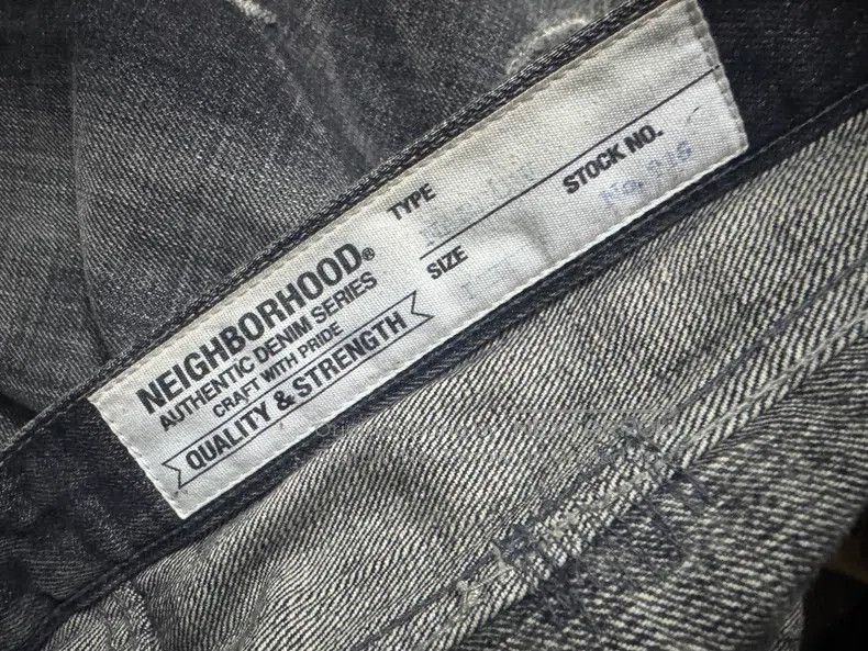 Neighborhood Neighborhood size M Splashed Cut King Size US 27 - 8 Thumbnail