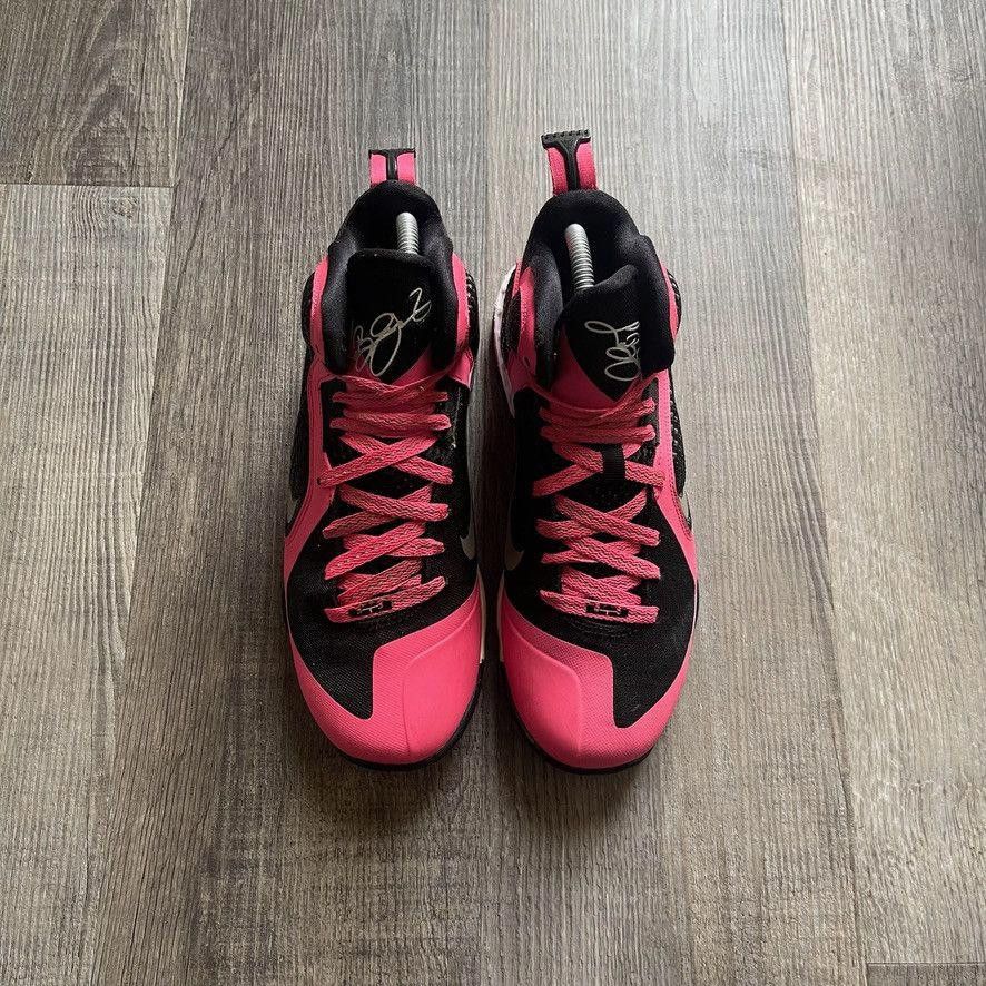 Nike NIKE • LeBron 9 GS "Black/Laser Pink" (7M) Size US 7 / EU 40 - 4 Thumbnail