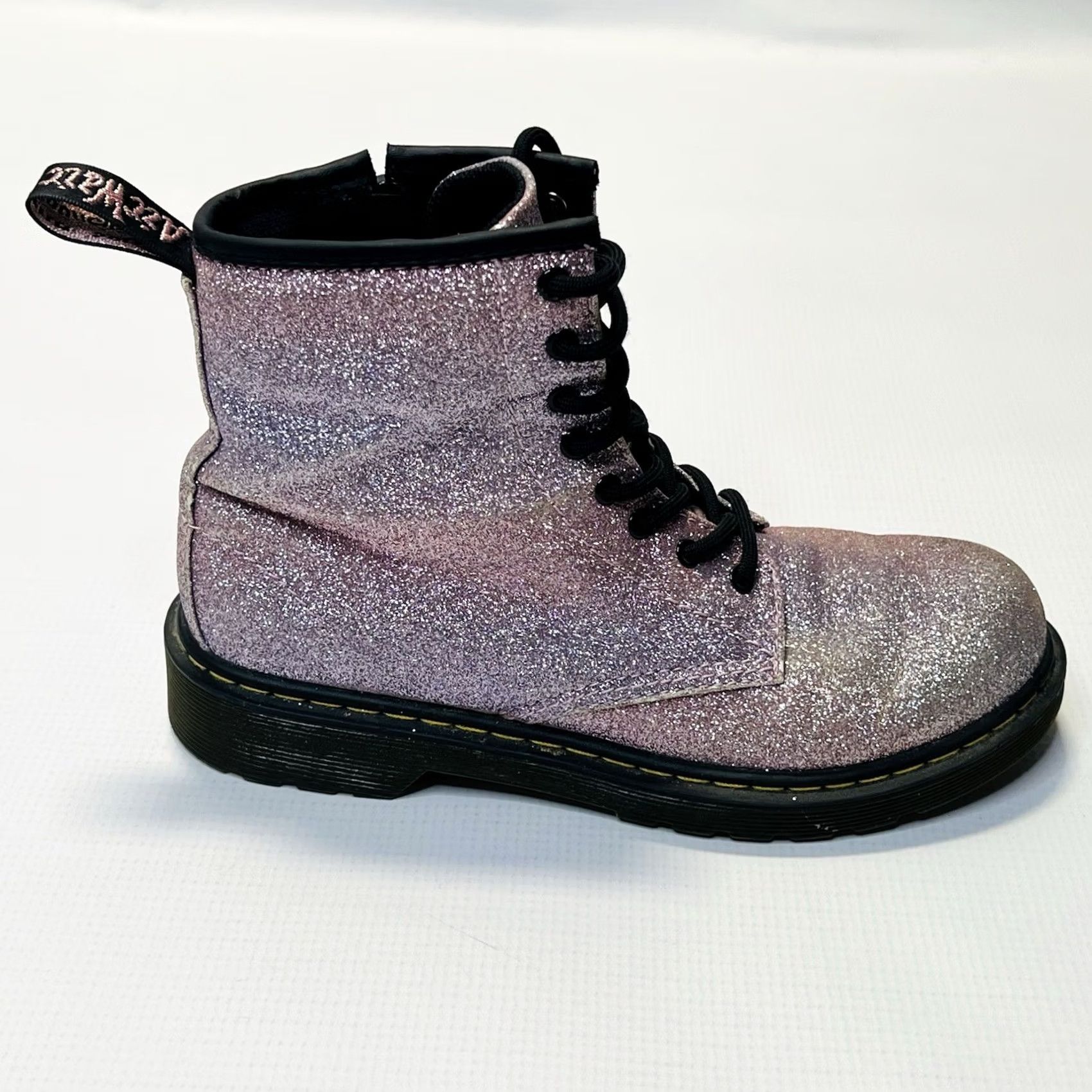 Dr. Martens words = title.split() Size US 5 / IT 35 - 7 Thumbnail