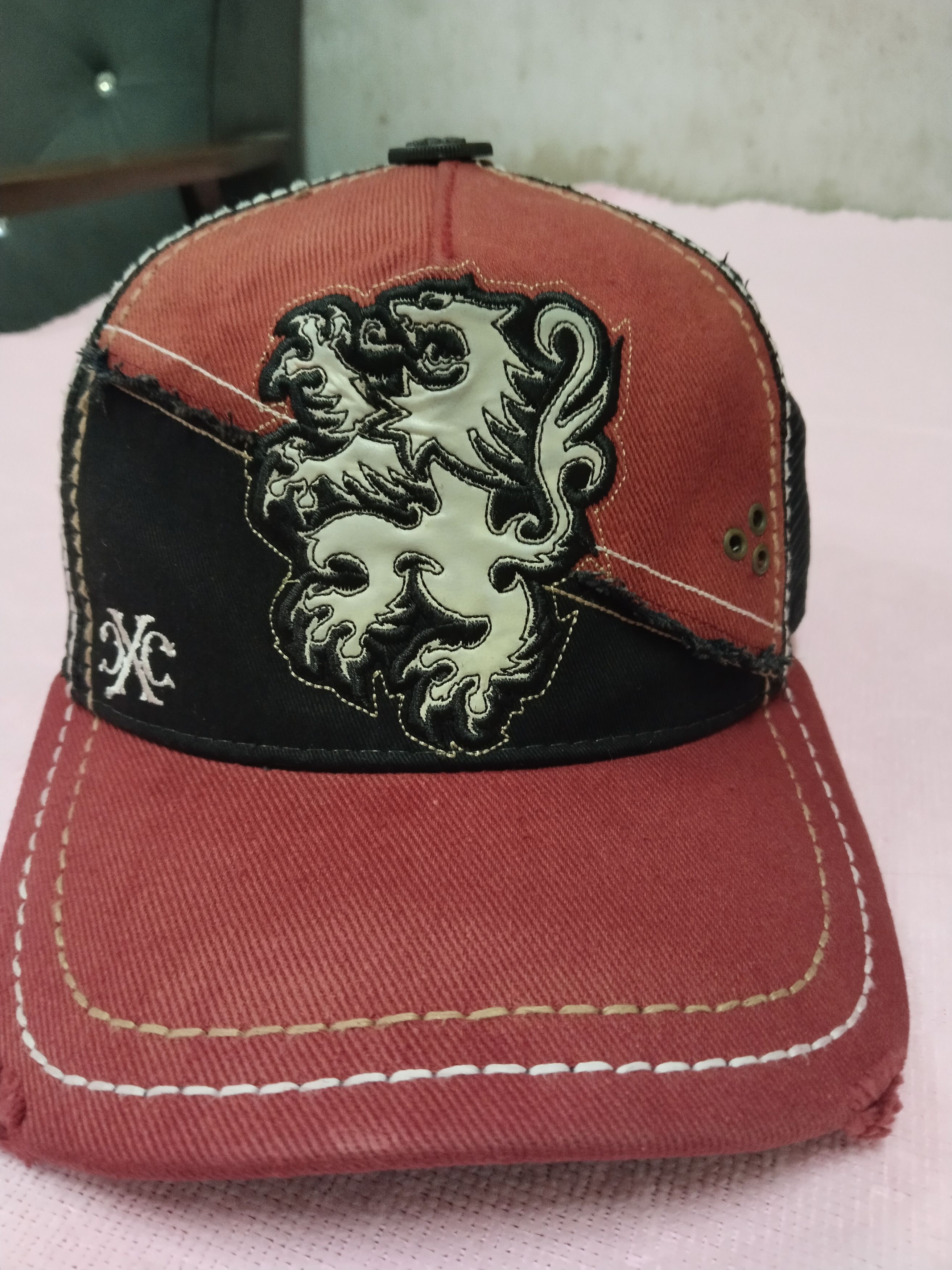 Japanese Brand XTREME COUTURE CXC AFFLICTION DISTRESSED TRUCKER HAT Size ONE SIZE - 2 Thumbnail