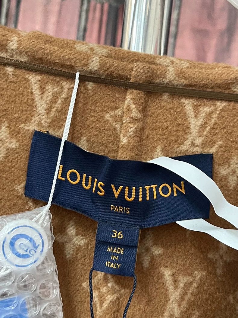 Louis Vuitton Louis Vuitton Hooded Brown Coat Size XS / US 0-2 / IT 36-38 - 7 Thumbnail