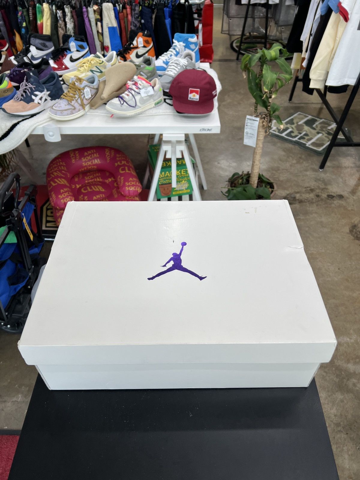 Jordan Brand Air Jordan 4 Metallic Purple Sz. 13 (2020) Size US 13 / EU 46 - 13 Thumbnail