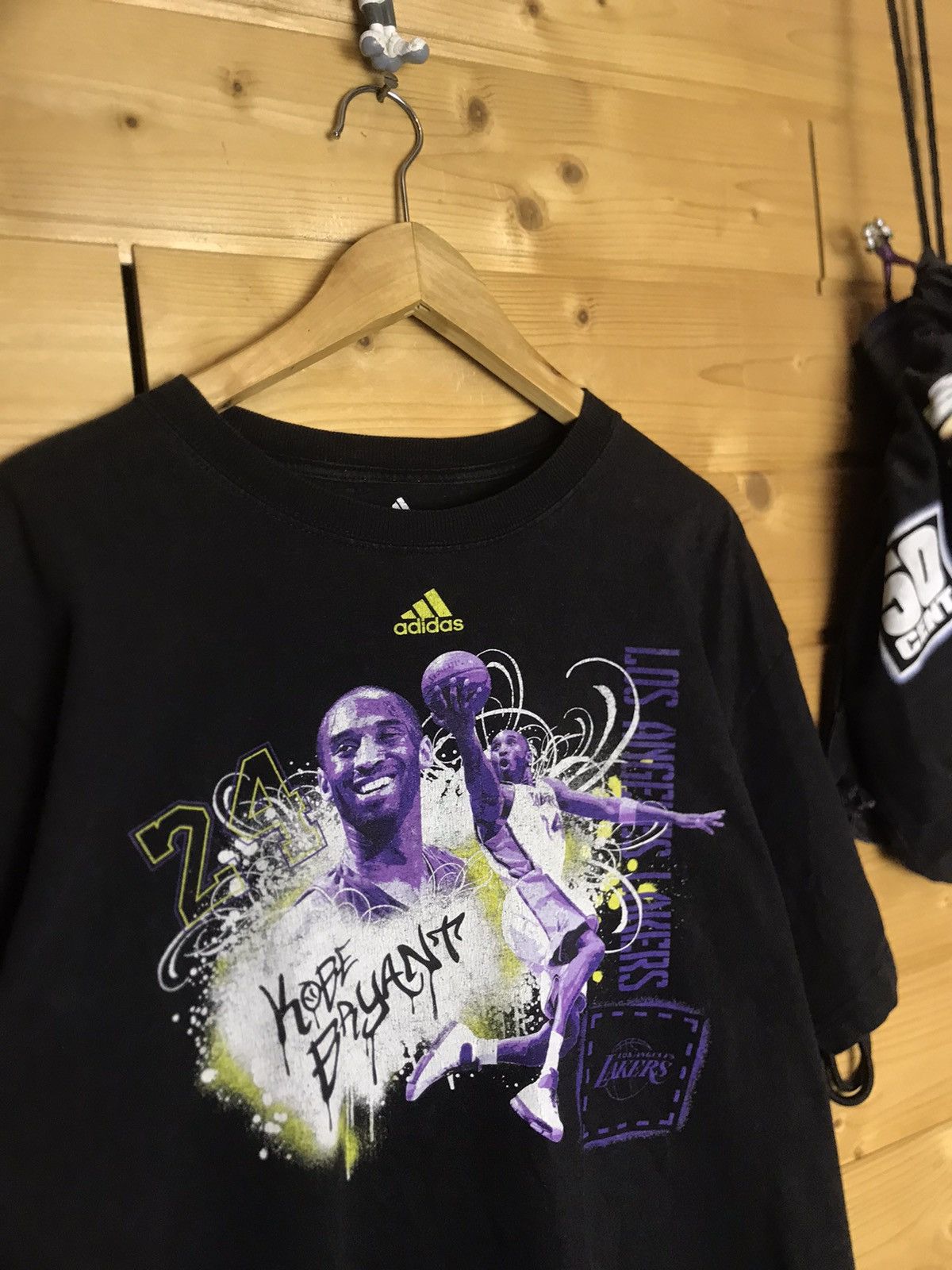 Vintage Vintage 00s Adidas Kobe Bryant graphics t-shirt Size US L / EU 52-54 / 3 - 3 Thumbnail