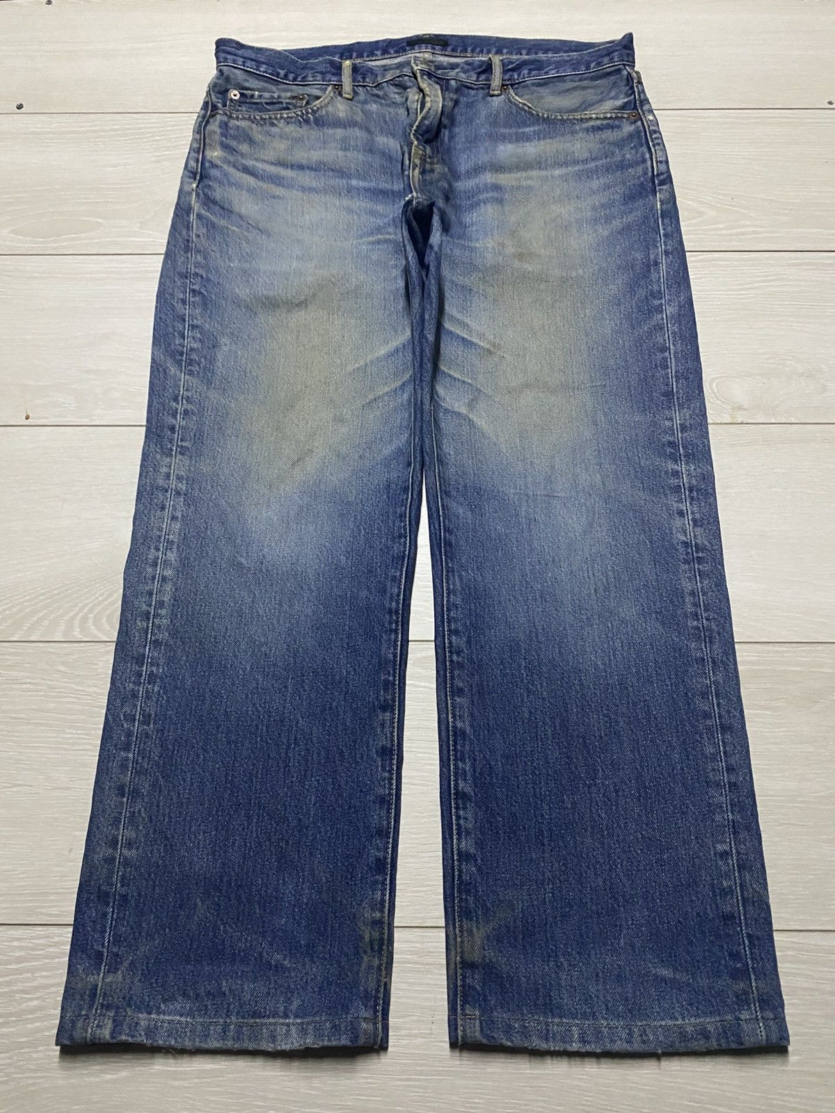 Japanese Brand Vintage Uniqlo Faded Wash Distressed Loose Jeans Size US 35 - 1 Thumbnail
