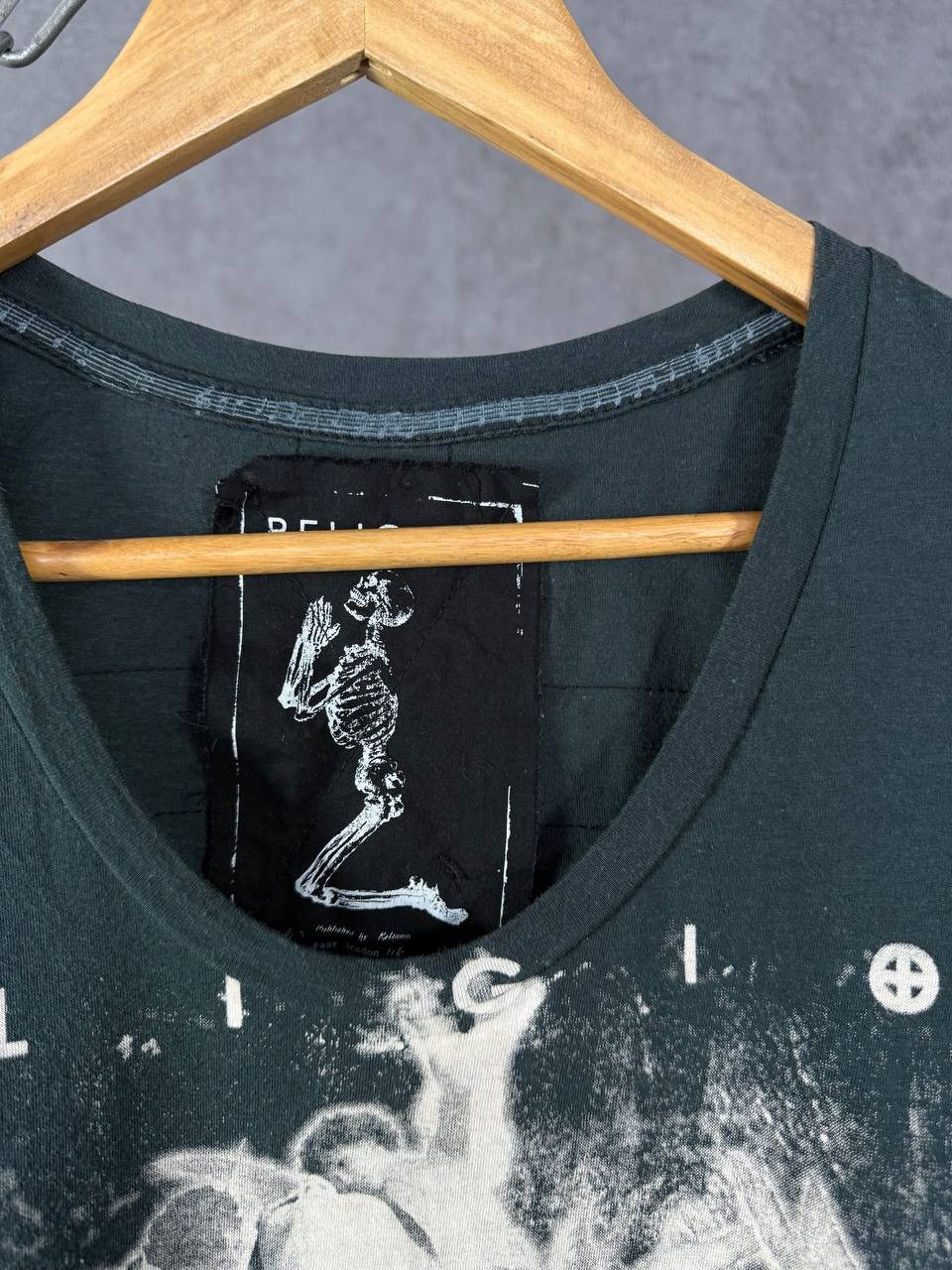 Other Religion art designer v neck tee Size US S / EU 44-46 / 1 - 4 Thumbnail