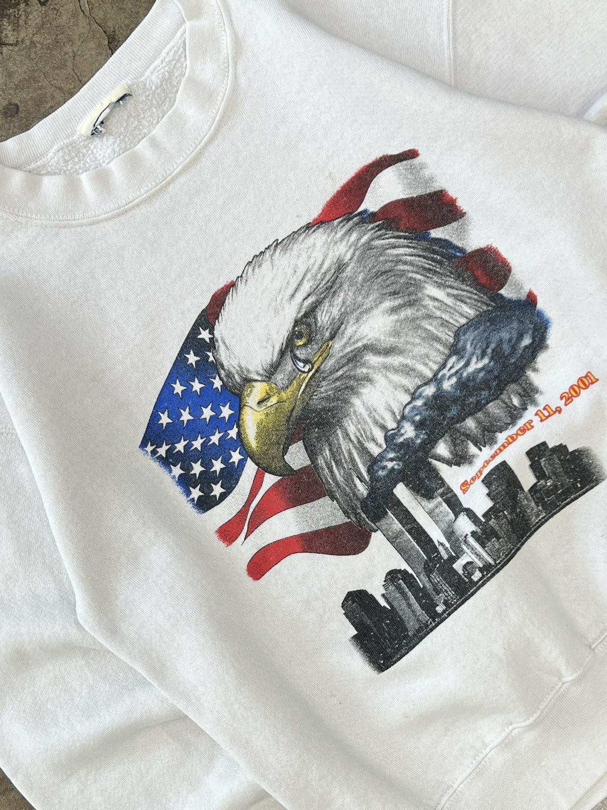Vintage Vintage 2001 9/11 Eagle Twin Towers Memorial Crewneck Small Size US S / EU 44-46 / 1 - 1 Thumbnail