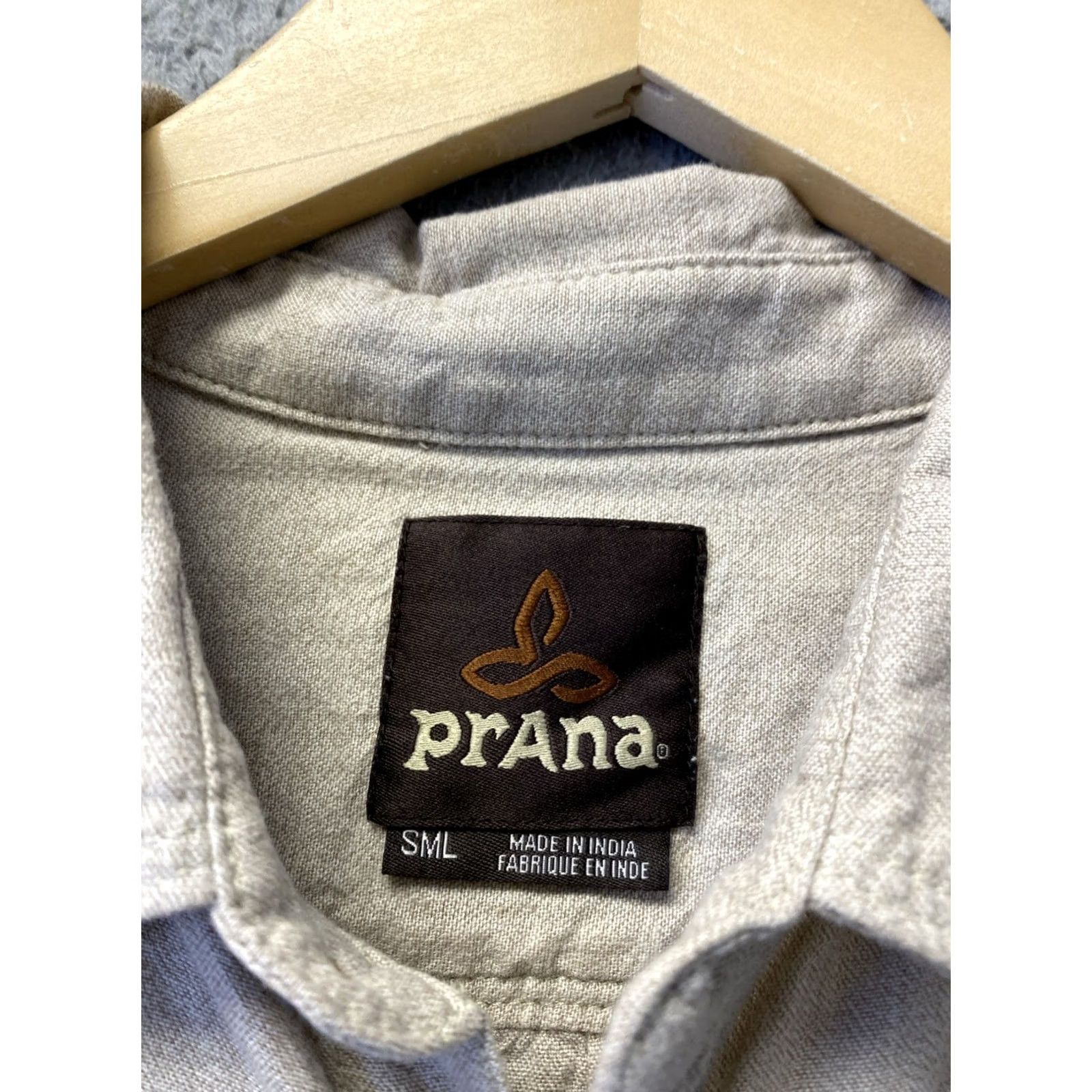 Prana prAna Button Shirt Mens Small Sand SS Button Up Lightweight Travel Shirts Men's/Sand/Travel/Lightweight/Short Sleeve/SS/0710 Size US S / EU 44-46 / 1 - 5 Thumbnail