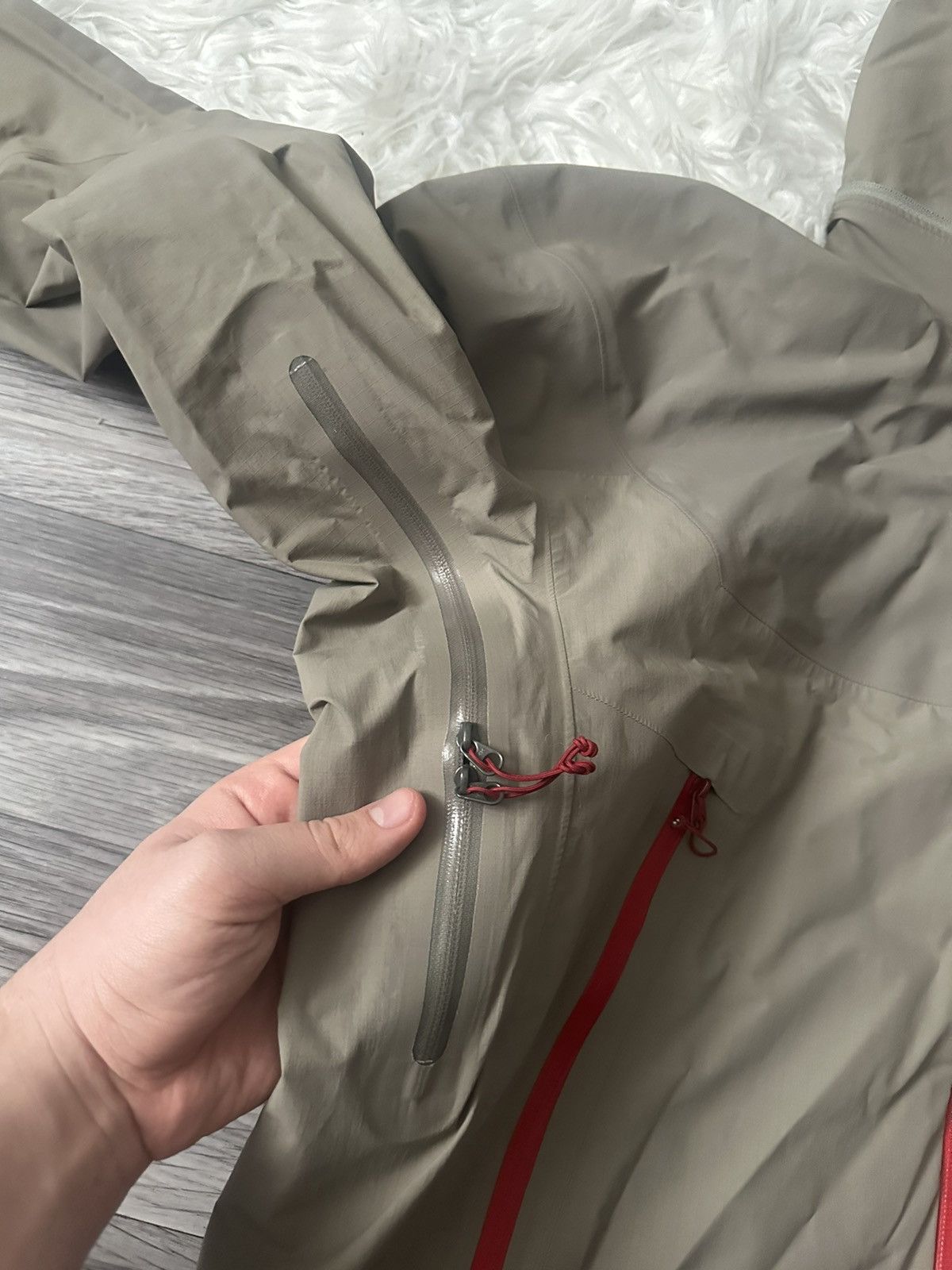 Arc'teryx RARE Arcteryx Beta Alpha SL Beige Gore Tex Jacket Red Zipper Size US L / EU 52-54 / 3 - 4 Thumbnail