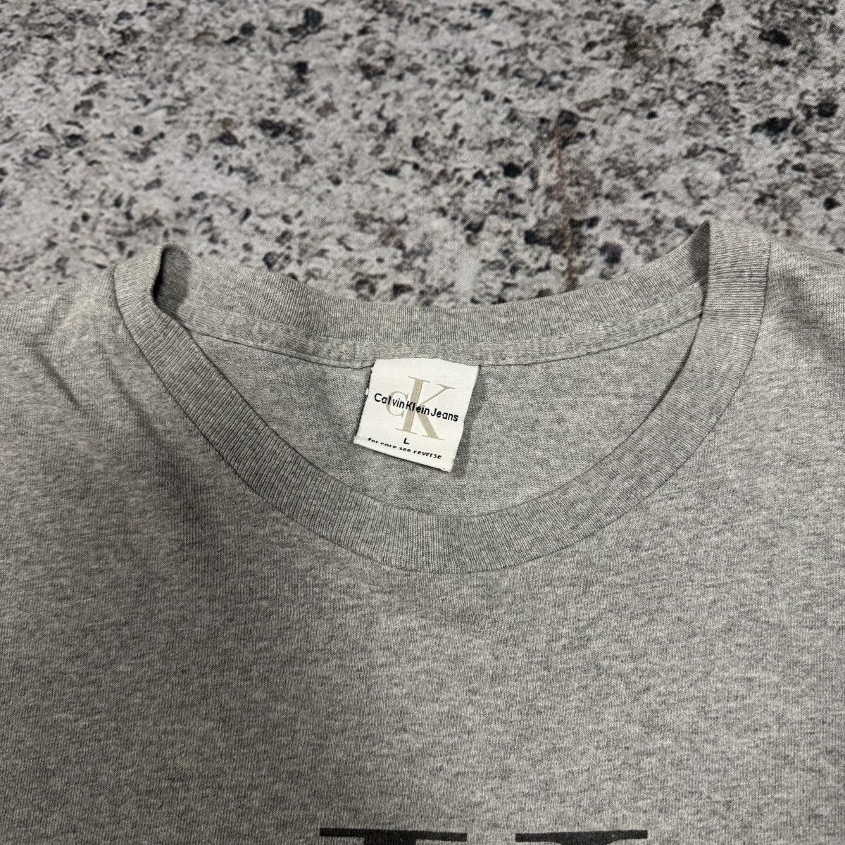 Vintage 90s Faded Calvin Klein Logo Tee Boxy ERD Grunge Size US L / EU 52-54 / 3 - 10 Thumbnail