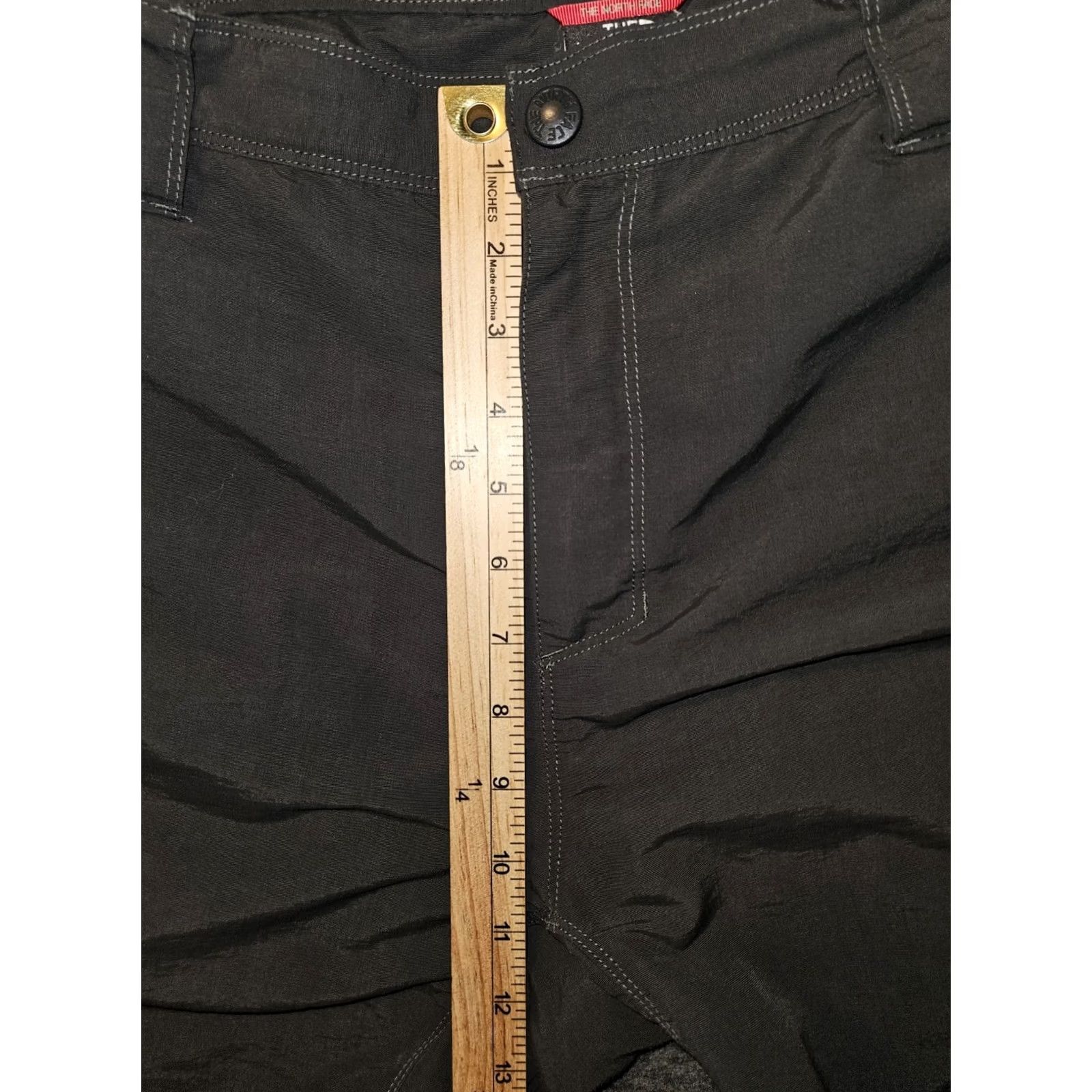 The North Face VINTAGE The North Face Cargo Shorts Men L Gray 100% Nylon Outdoors Hiking Active Cargo Pocket Logo Regular Modern Size US 33 - 5 Thumbnail