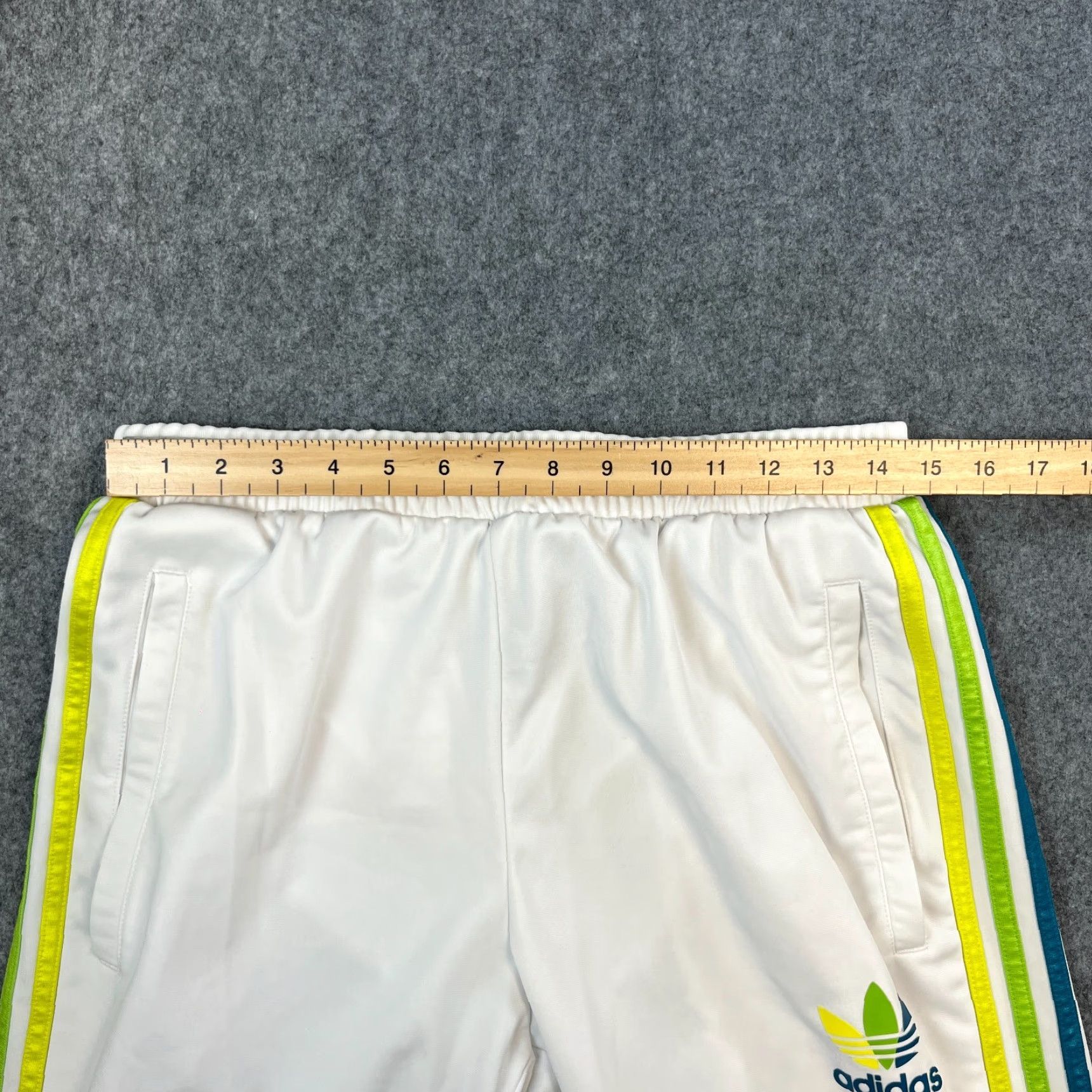 Adidas Adidas Originals Track Pants Mens L White Trefoil Joggers Trousers Gym & Training Pockets Regular Waist 36 in Blended Fabric Polyester Vintage No Size US 33 - 6 Thumbnail