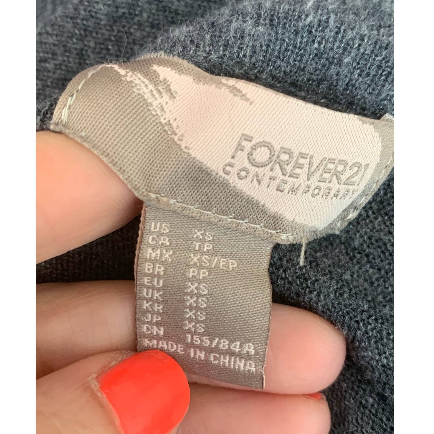Forever 21 Forever 21 gray long sleeves button cardigan size XS Size XS / US 0-2 / IT 36-38 - 3 Thumbnail