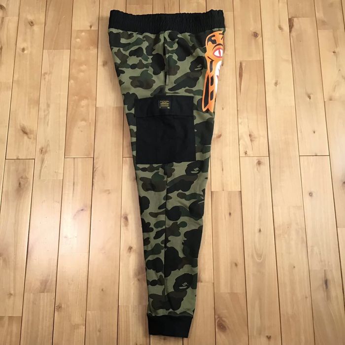 Bape BAPE 1st camo green tiger shark sweat cargo pants ☆size M ...