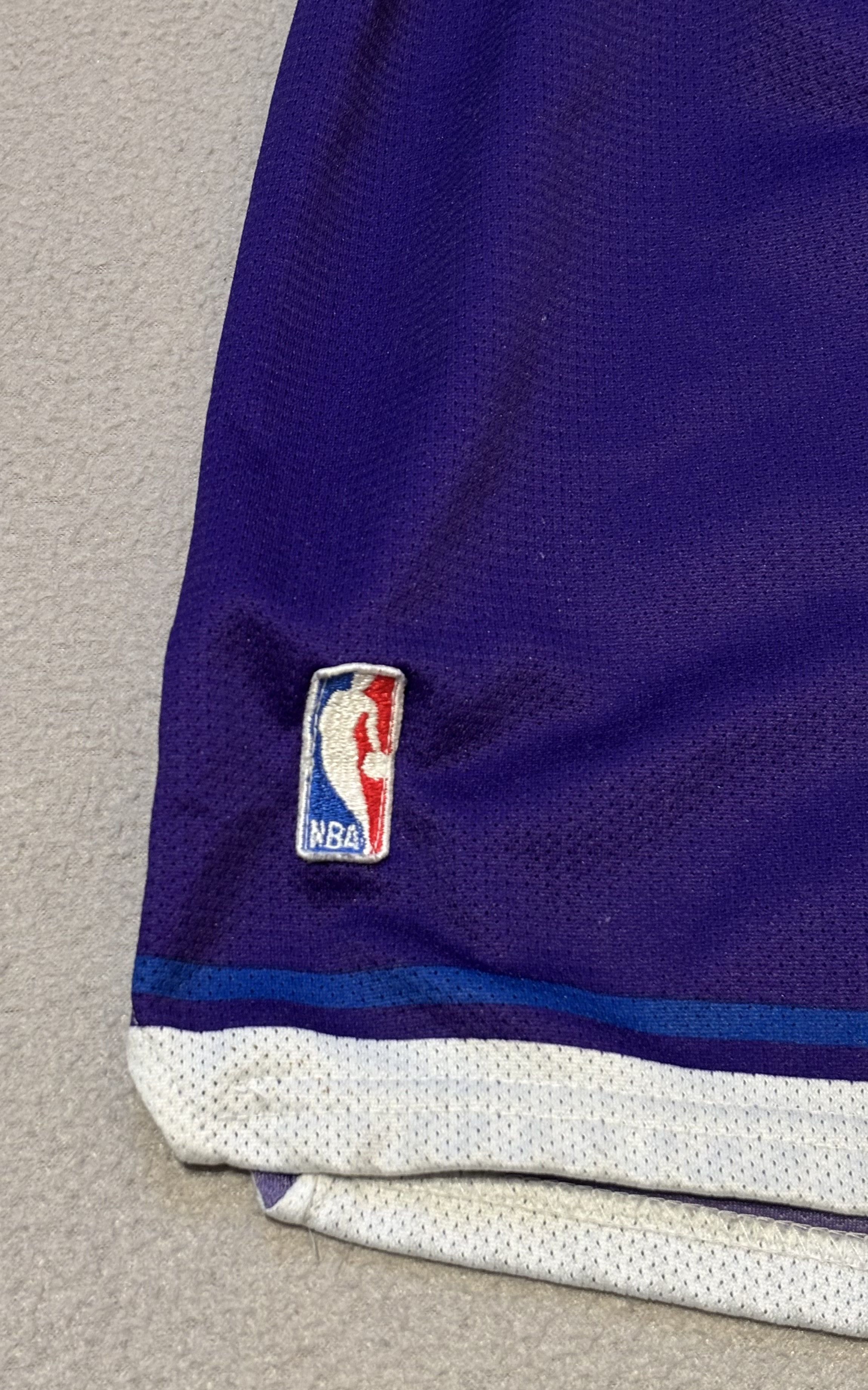 Champion Charlotte Hornets 90s Champion NBA Vintage Basketball Shorts Size US 35 - 8 Thumbnail