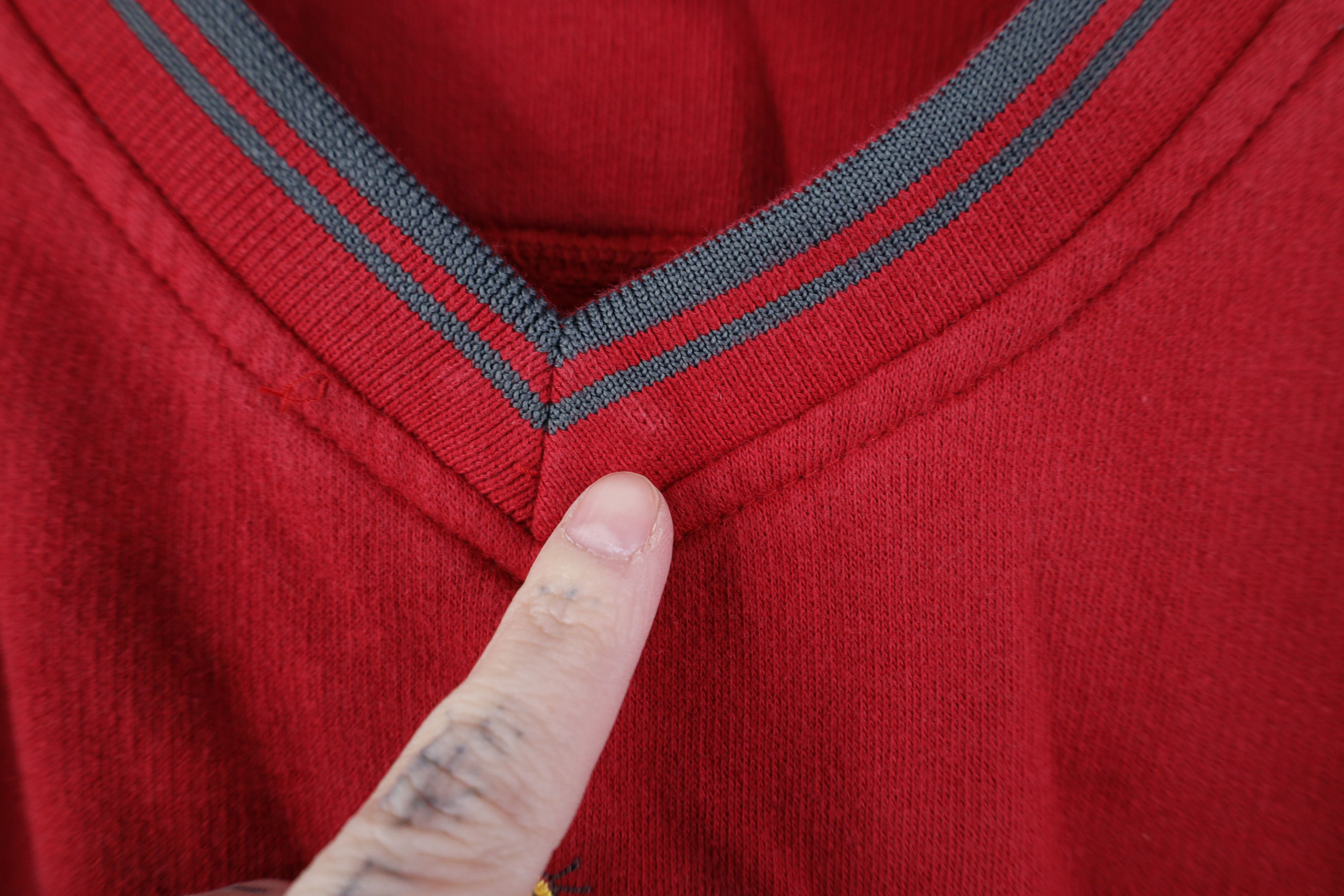 Disney Vintage Disney Winnie the Pooh Hunny V-Neck Sweatshirt Red Size XXL / US 16-18 / IT 52-54 - 11 Thumbnail