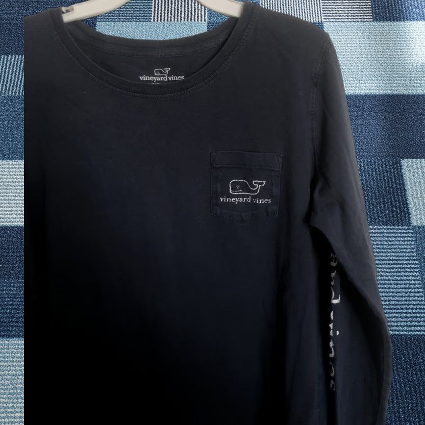Vineyard Vines Vineyard Vines T Shirt Womens Medium Blue Long Sleeve Pocket Tee Whale Back Hit Size M / US 6-8 / IT 42-44 - 1 Thumbnail