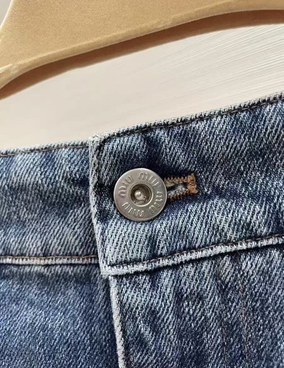Miu Miu Miu Miu Stylish Blue Low-Rise Raw Hem Denim Shorts J33 Size 25" / US 0 / IT 36 - 3 Thumbnail