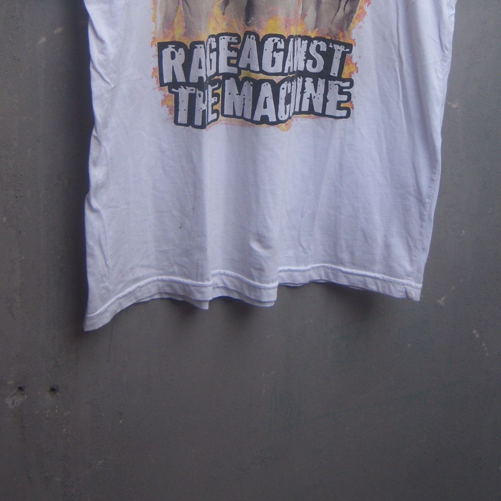 Band Tees Very Rare Rage Against The Machine Tee Size US L / EU 52-54 / 3 - 10 Thumbnail