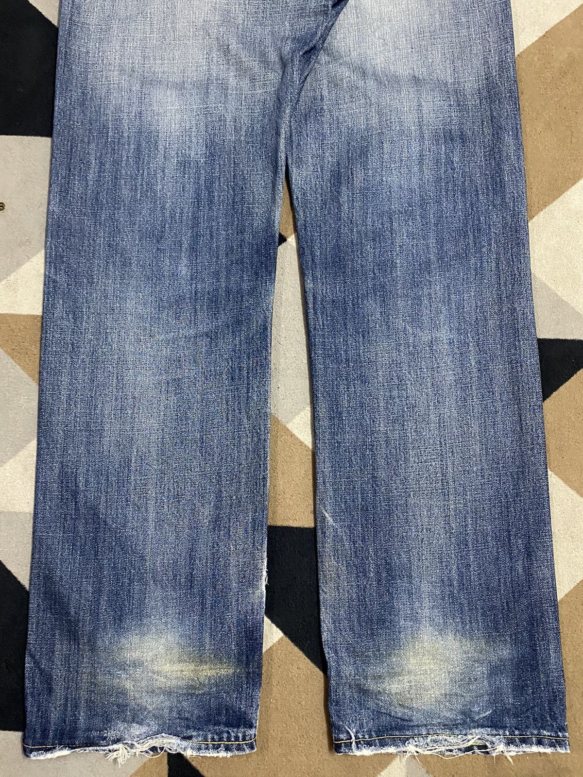 Uniqlo Vintage Japanese Brands Faded Wash Distressed Loose Jeans Size US 34 / EU 50 - 6 Thumbnail