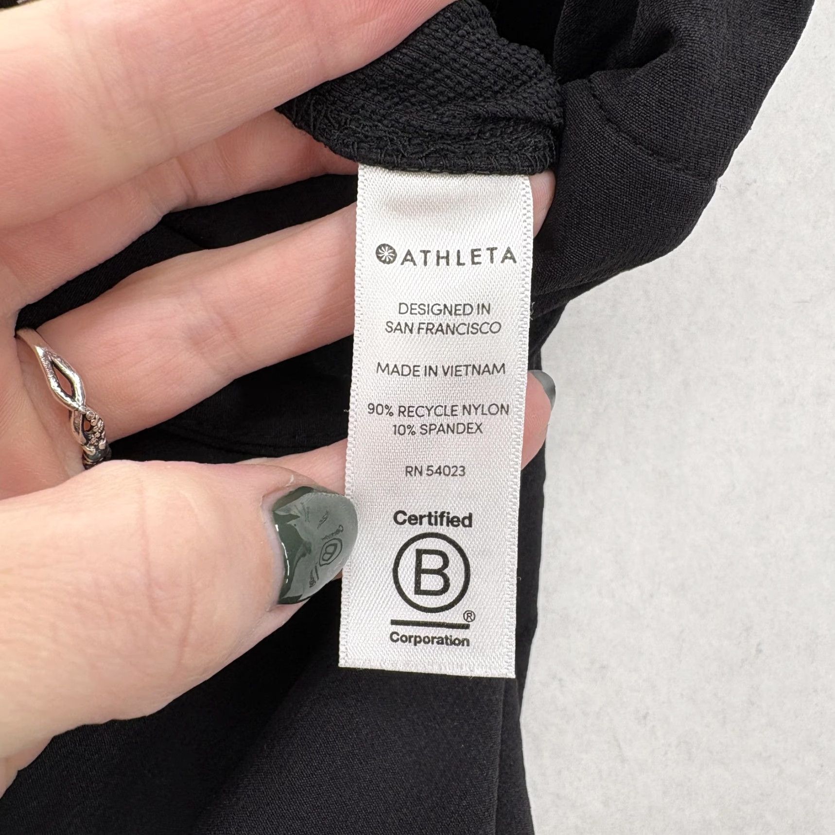 Athleta VINTAGE? No. Athleta Wander Slim Straight Crop Pants Womens 6 Black Stretch Back Zip Career Size 28" / US 6 / IT 42 - 5 Thumbnail