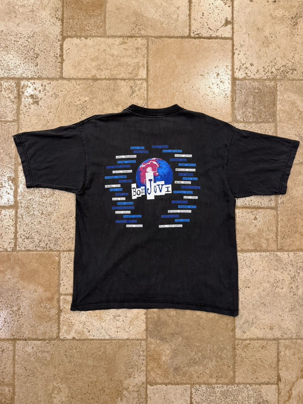 Vintage Vintage Bon Jovi 1995 World Tour Faded Band Tee Size US XL / EU 56 / 4 - 11 Thumbnail