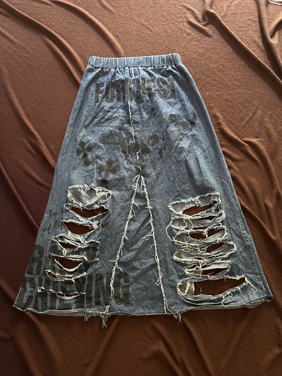 Japanese Brand Japanese M.K.R Skulls Distressed Skirt Size 28" / US 6 / IT 42 - 1 Thumbnail