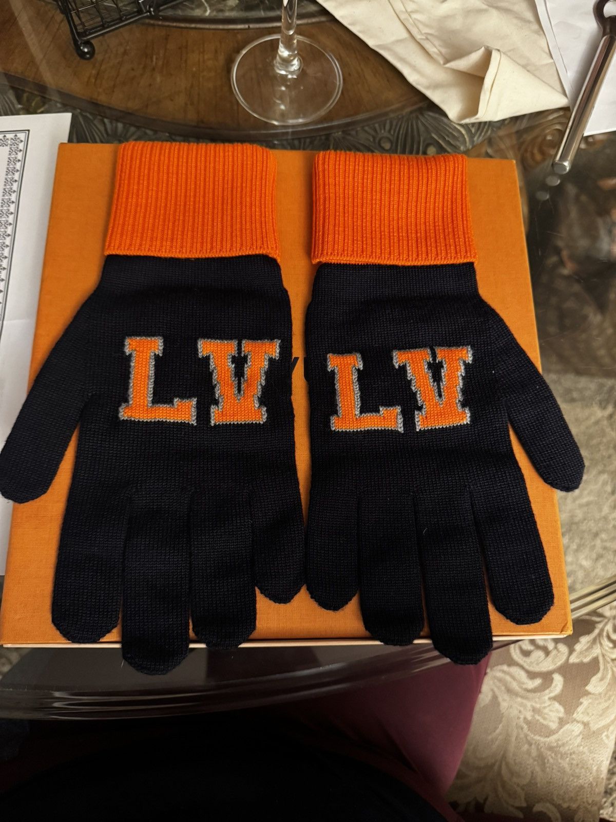 Louis Vuitton Louis Vuitton Gon Louis Marine Large Navy & Orange Gloves Size ONE SIZE - 1 Thumbnail