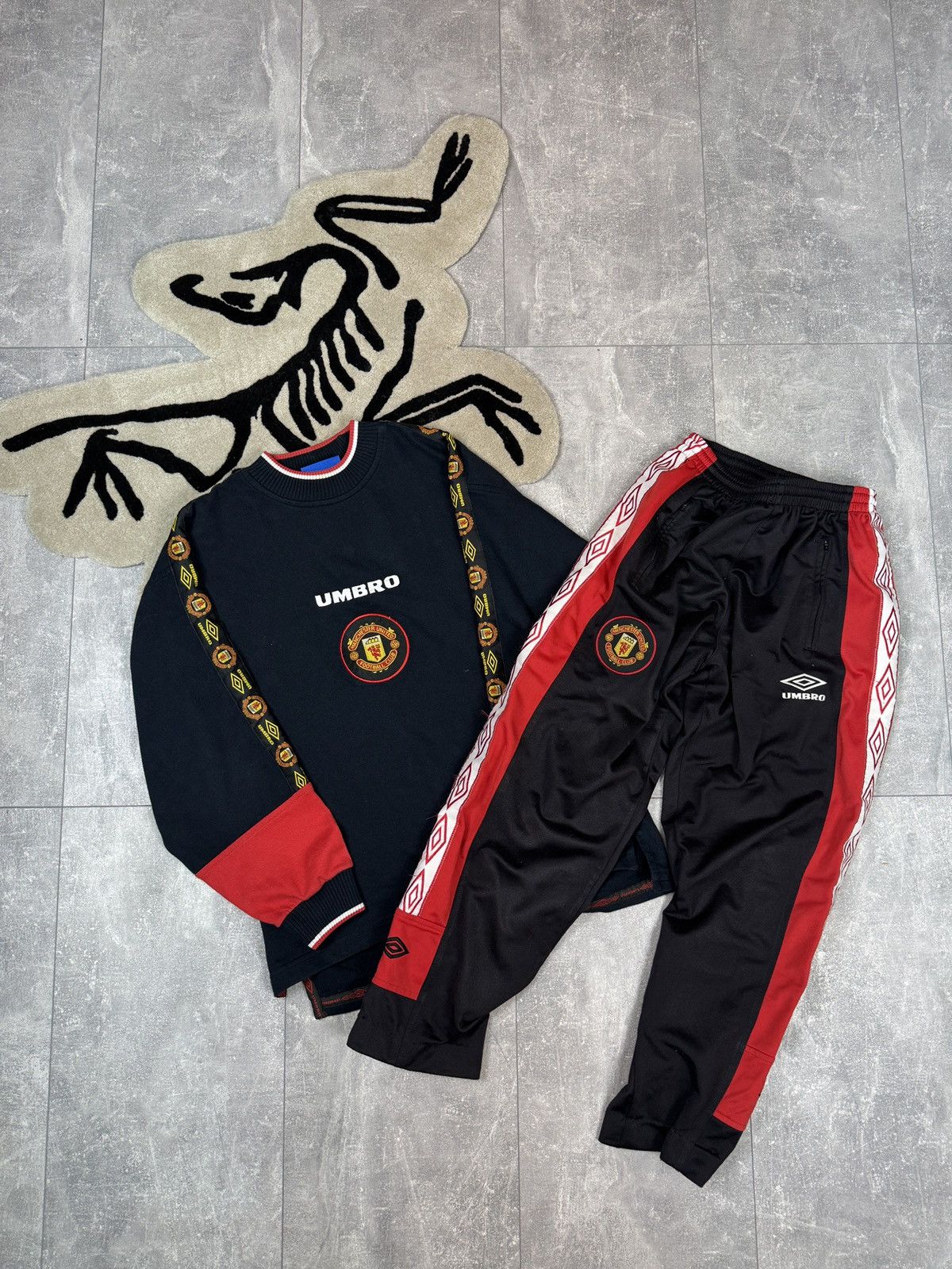 Umbro × Vintage Vintage Umbro Manchester United FC SHARP sport suits jacket Size US XS / EU 42 / 0 - 1 Thumbnail