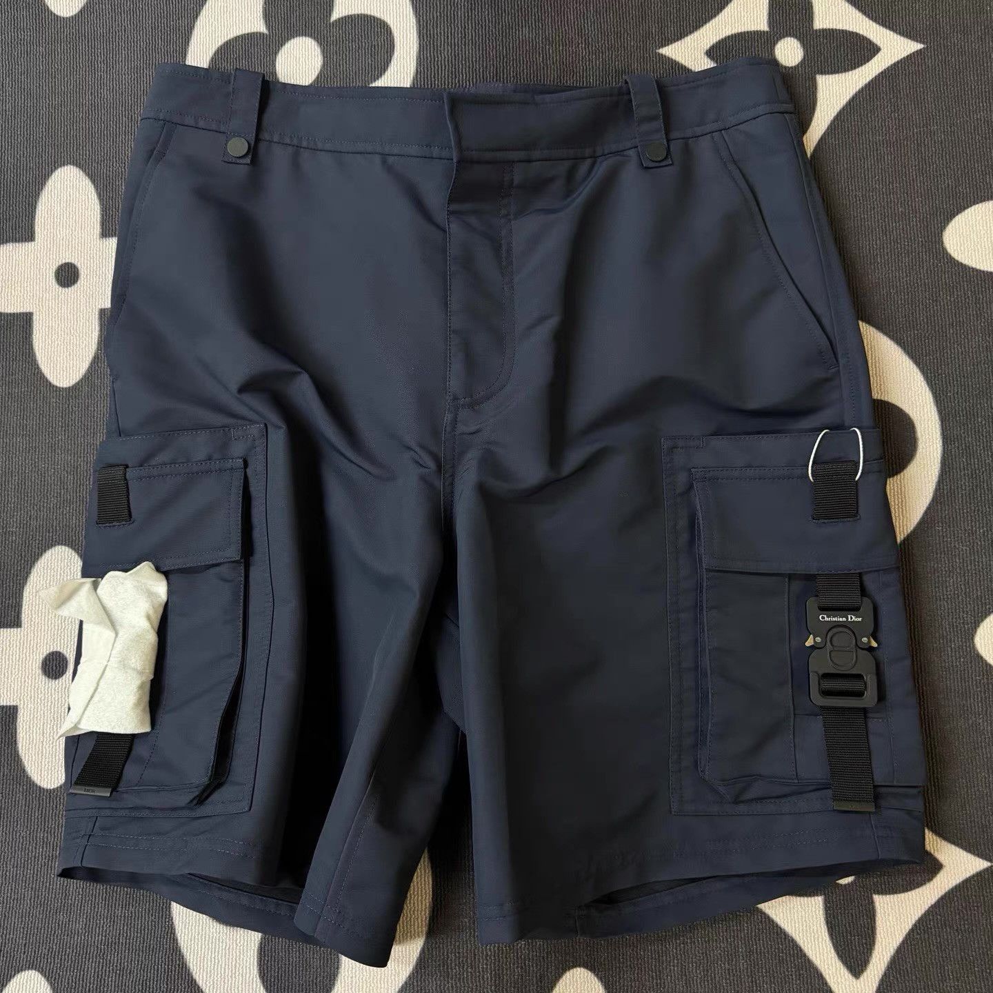 Dior Black Cargo Shorts with Utility Pockets Size 36 Size US 36 / EU 52 - 1 Thumbnail