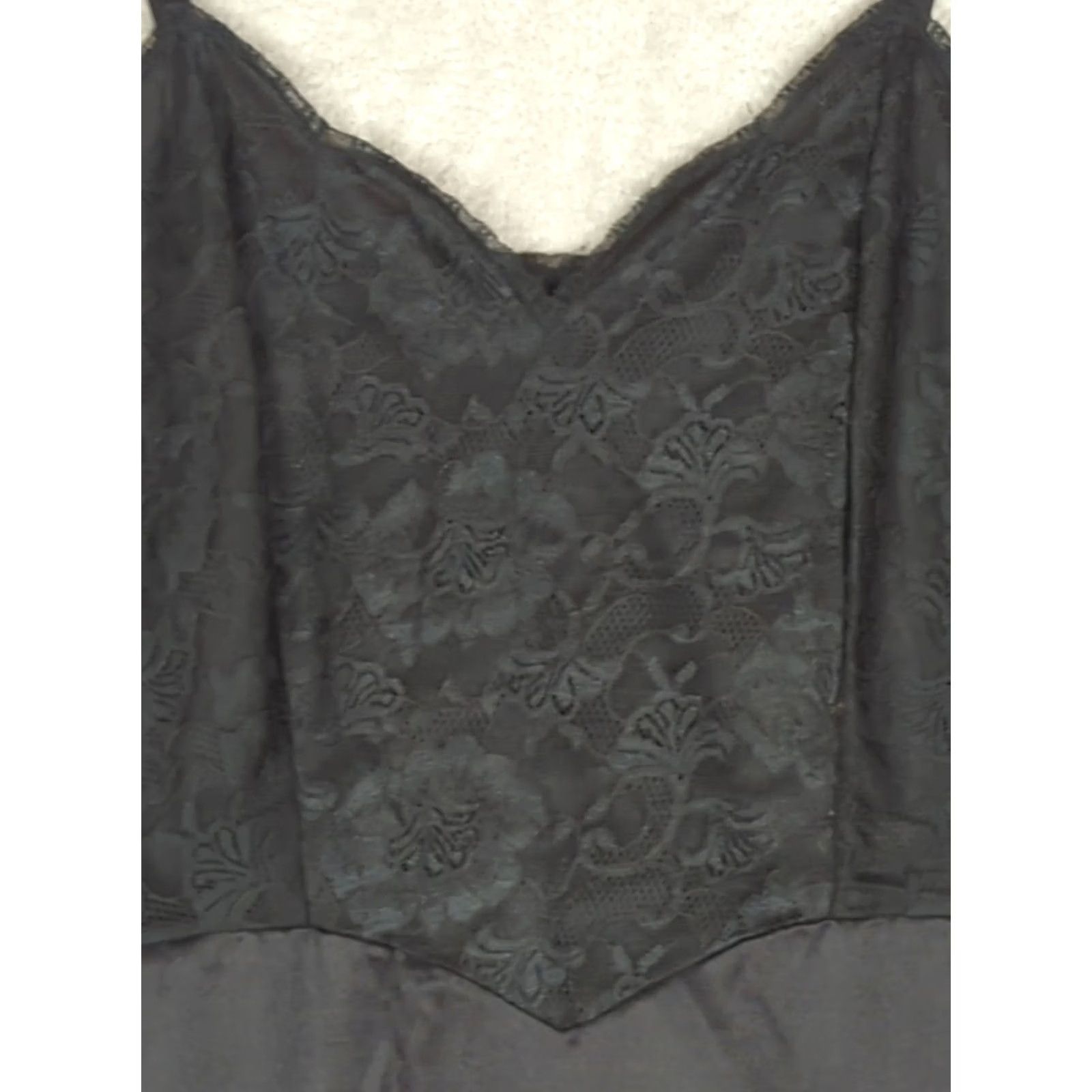 Vintage VINTAGE Vanity Fair Slip Dress Nightgown Black 38 Knee Length Lace Bodice Strap Adjustable Sleeveless Sweetheart Neckline Party/Cocktail Womens Size XS / US 0-2 / IT 36-38 - 3 Thumbnail