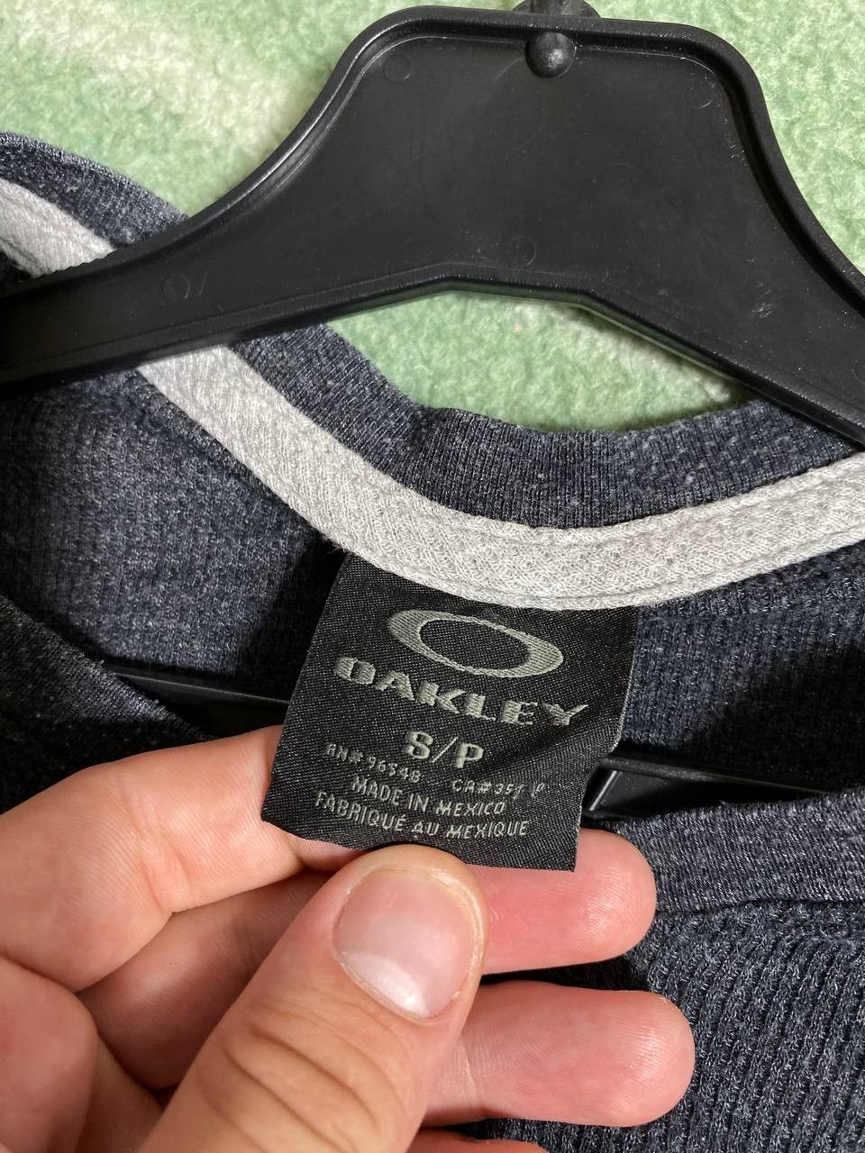 Oakley × Vintage Oakley vintage 2000s central logo sweatshirts Liter big logo Size US S / EU 44-46 / 1 - 2 Thumbnail