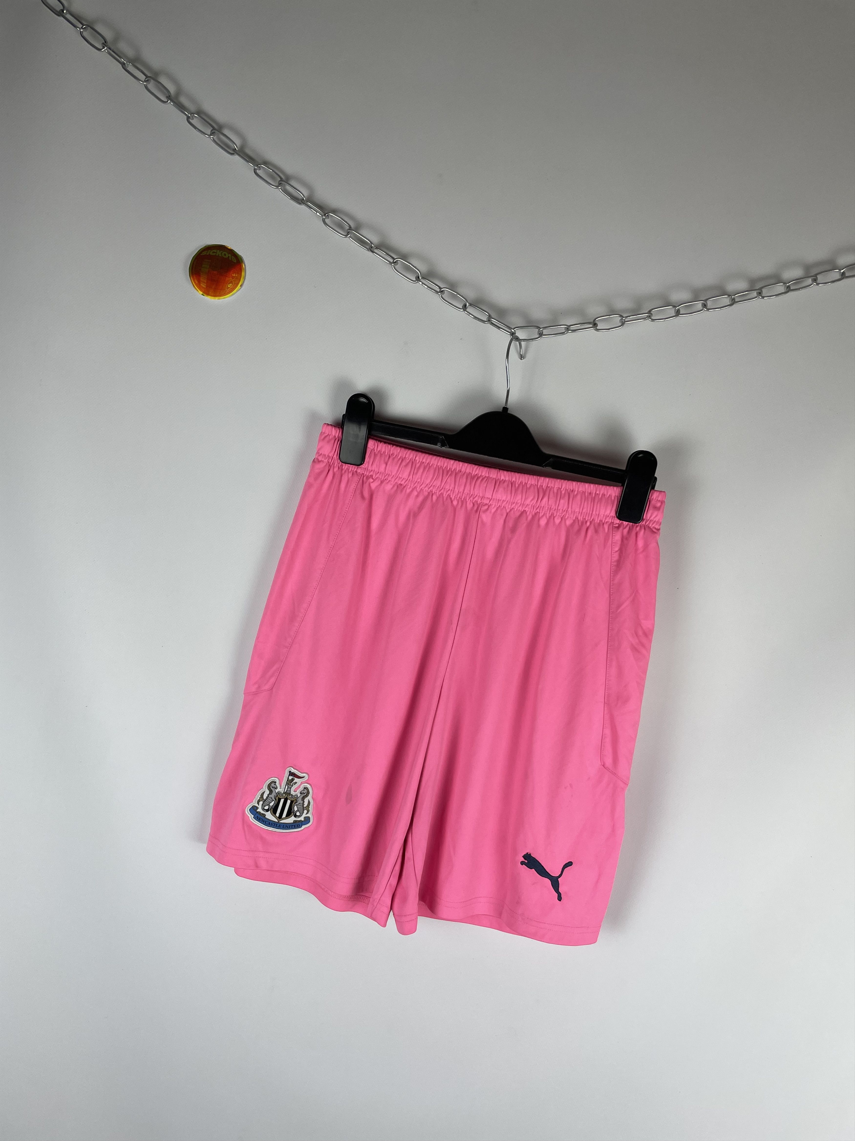 Puma Mens Vintage Newcastle United Puma shorts soccer rare Size US 32 / EU 48 - 2 Thumbnail