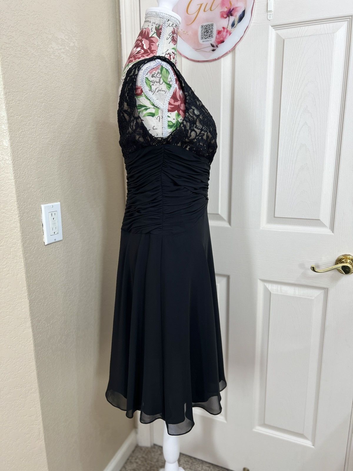 Other Jones Wear black lace midi dress size 6 Size S / US 4 / IT 40 - 2 Thumbnail